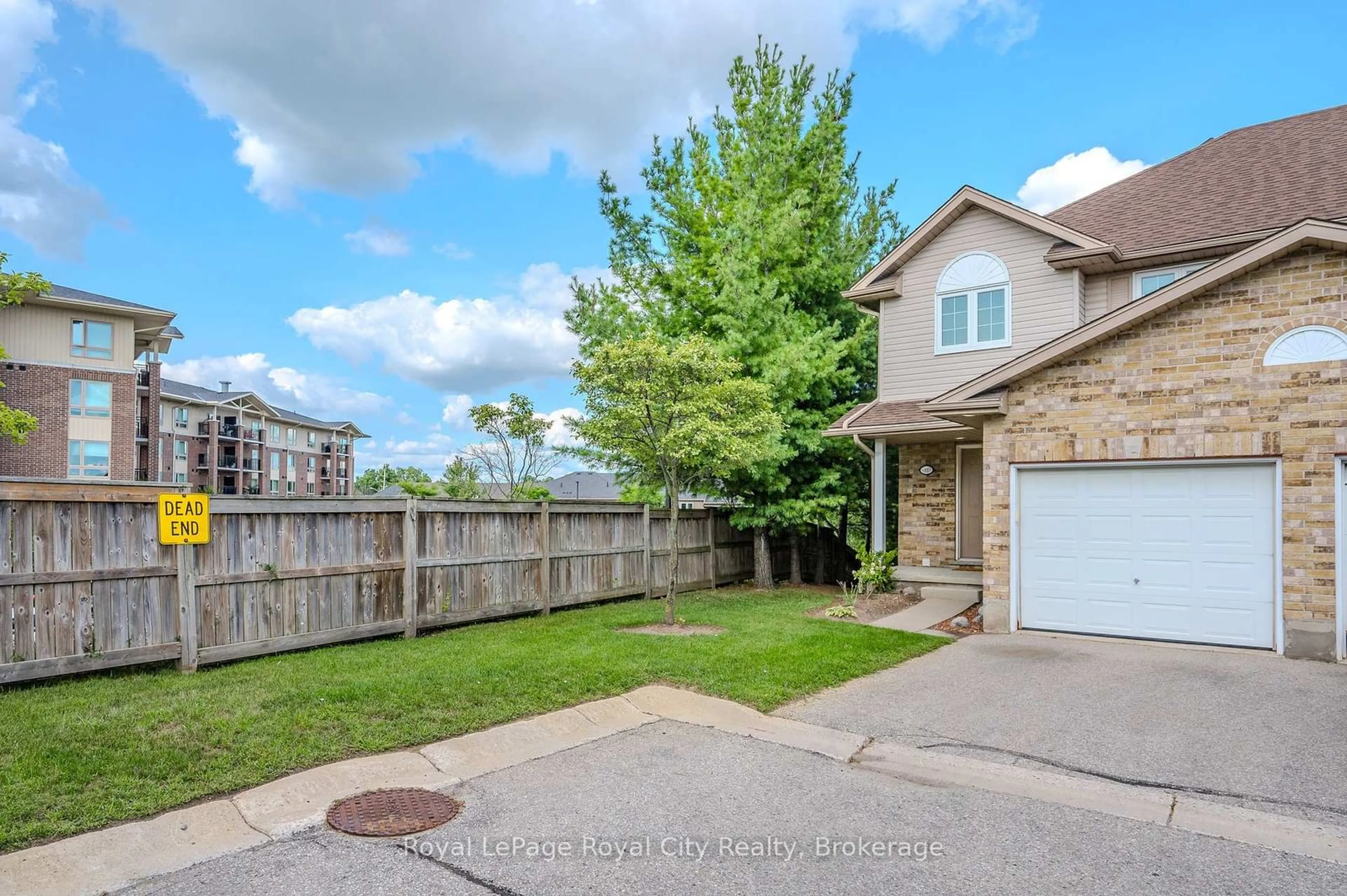 A pic from outside/outdoor area/front of a property/back of a property/a pic from drone, street for 31 Schroder Cres #31, Guelph Ontario N1E 7M6