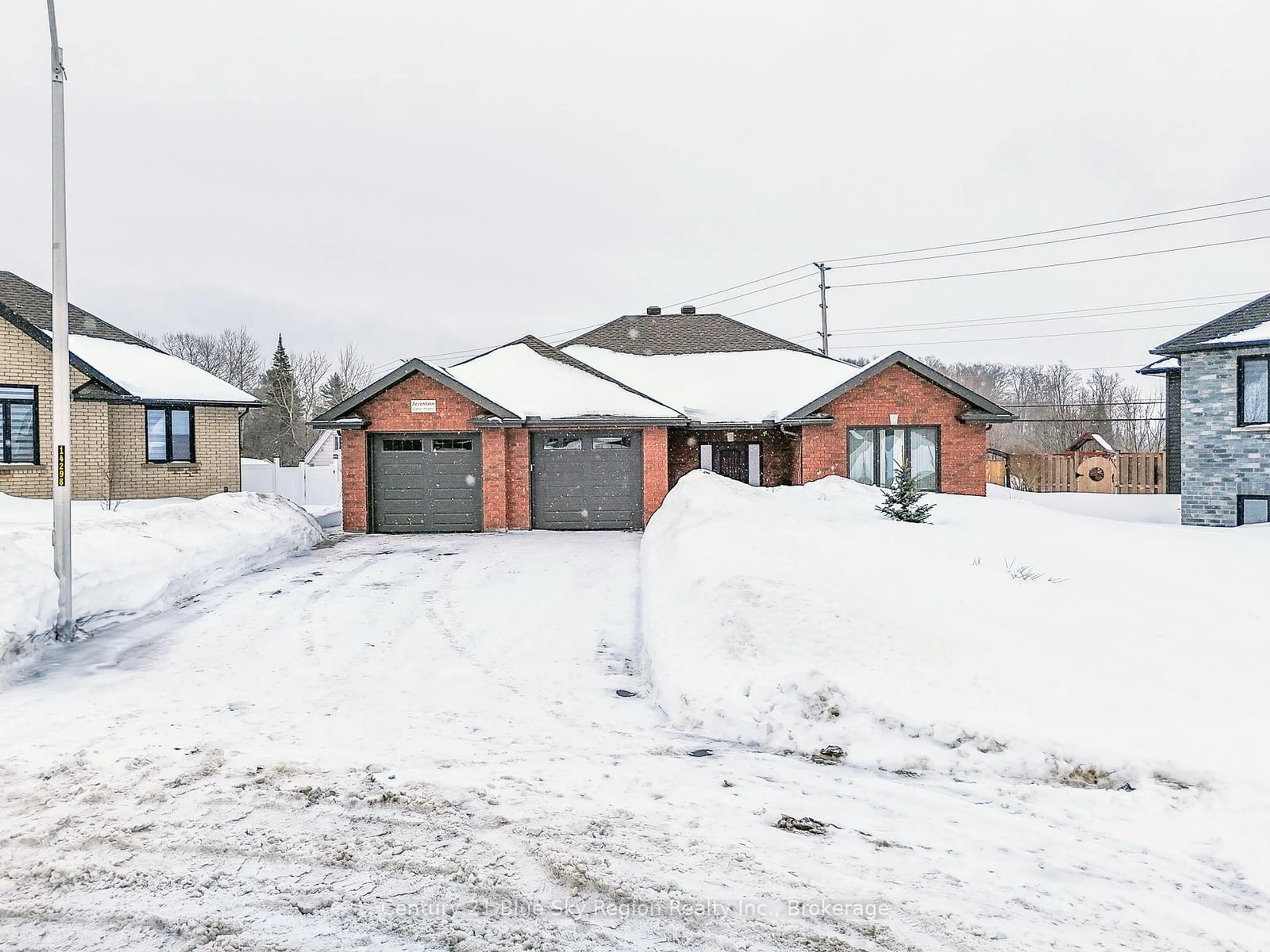 A pic from outside/outdoor area/front of a property/back of a property/a pic from drone, street for 17 Zephyr Hts, North Bay Ontario P1A 0E9