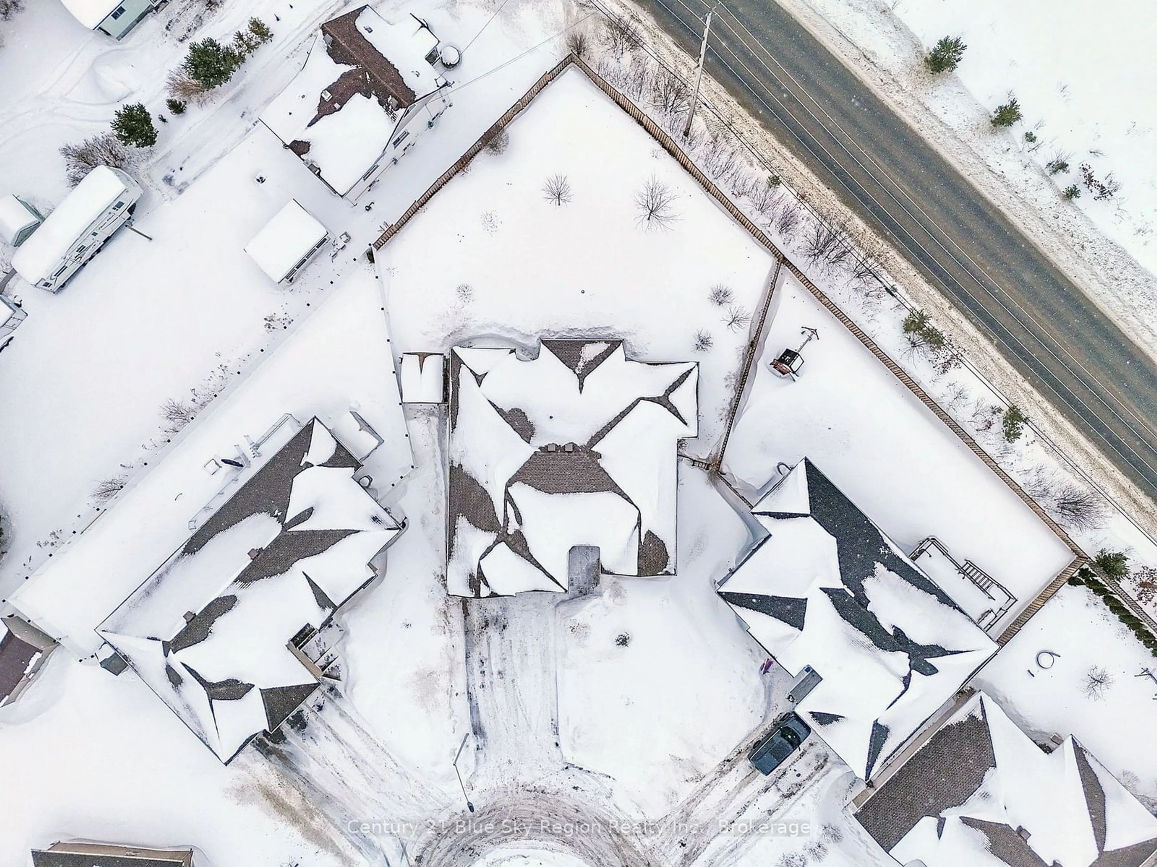 A pic from outside/outdoor area/front of a property/back of a property/a pic from drone, building for 17 Zephyr Hts, North Bay Ontario P1A 0E9