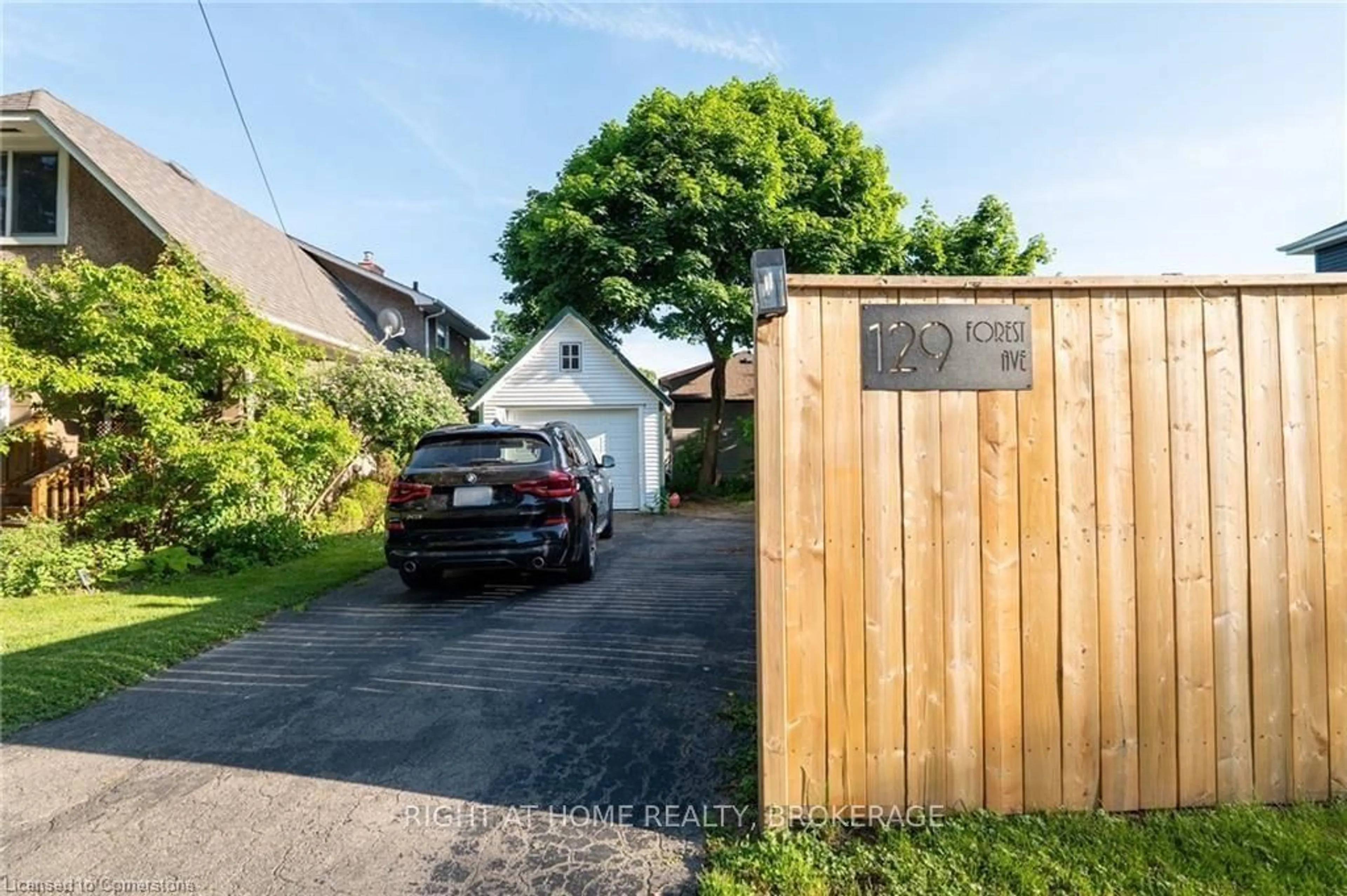 A pic from outside/outdoor area/front of a property/back of a property/a pic from drone, street for 129 FOREST Ave, Port Colborne Ontario L3K 5E5