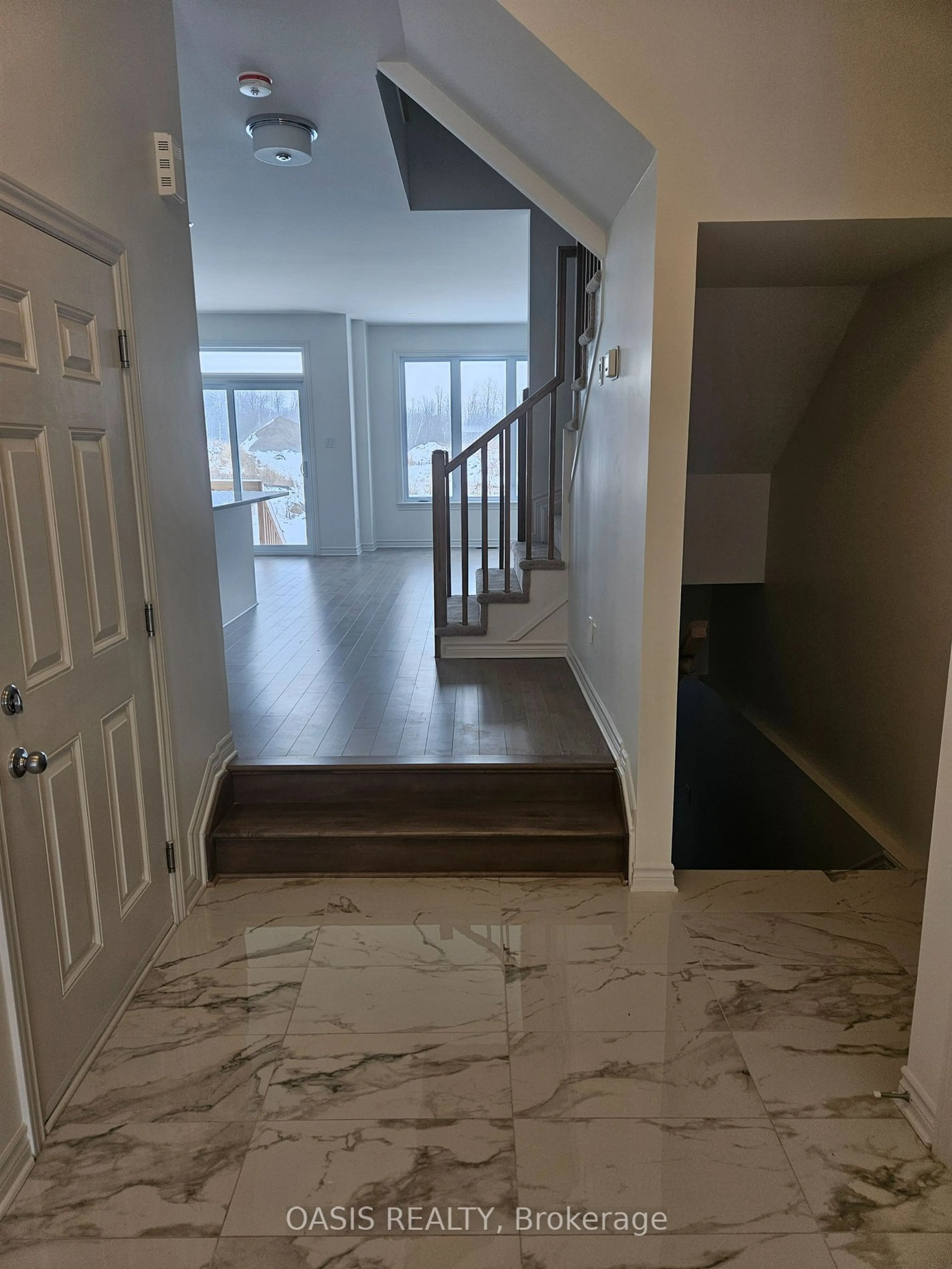 Indoor foyer for 794 Antonio Farley St, Orleans - Cumberland and Area Ontario K4A 5N3