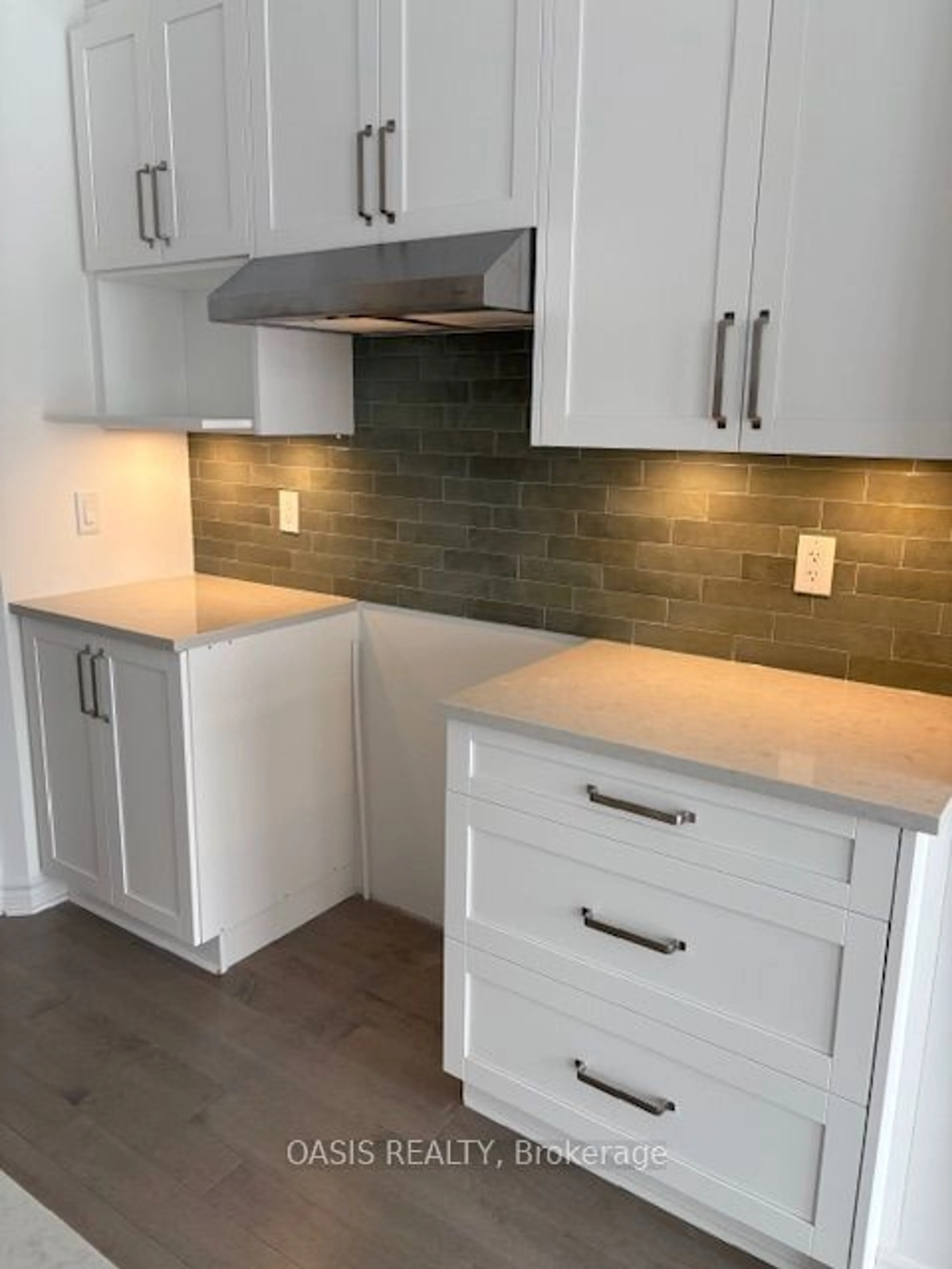 Contemporary kitchen, unknown for 796 Antonio Farley St, Orleans - Cumberland and Area Ontario K4A 5N3