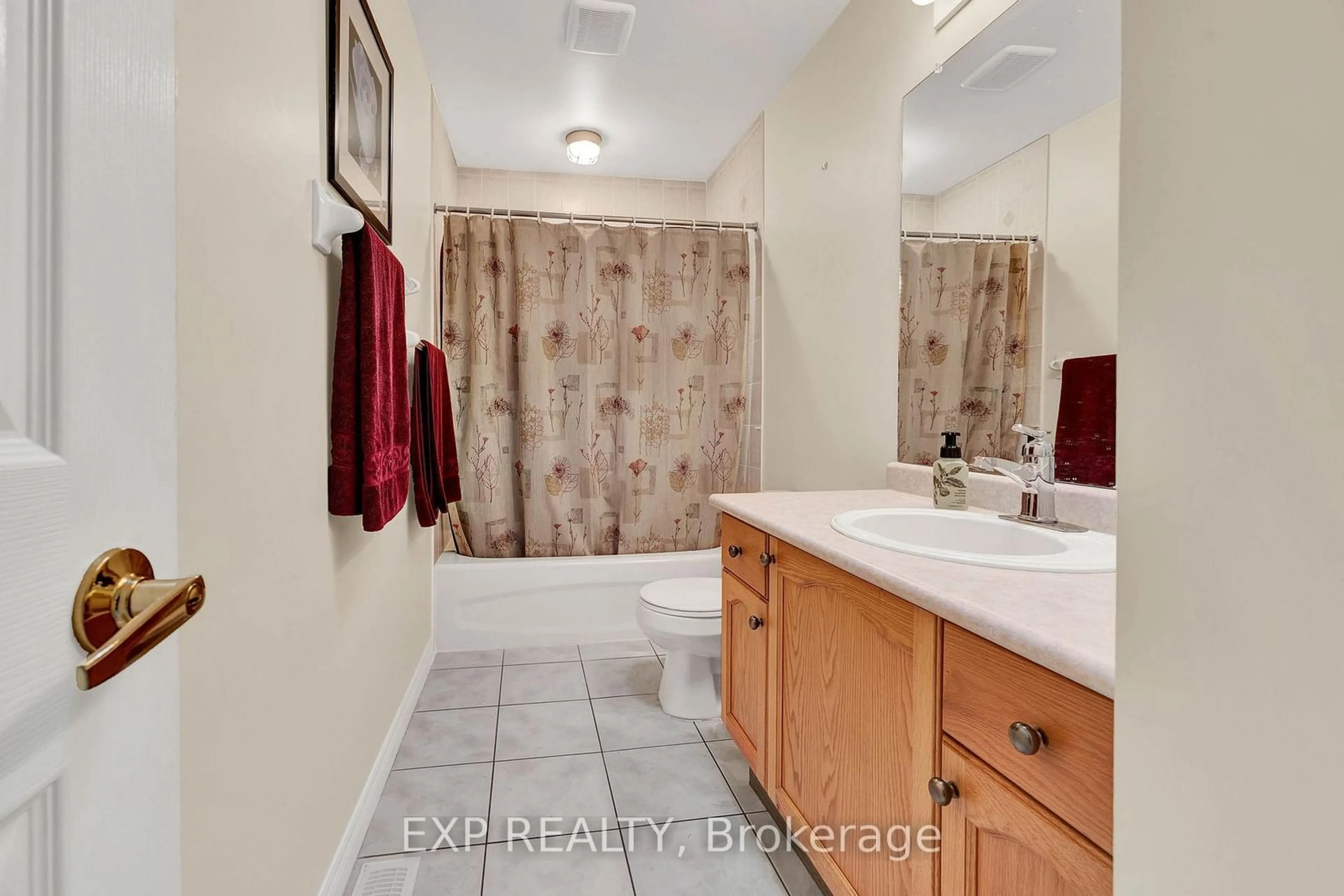 Standard bathroom, ceramic/tile floor for 34 Balsam Tr, Norfolk Ontario N0E 1M0