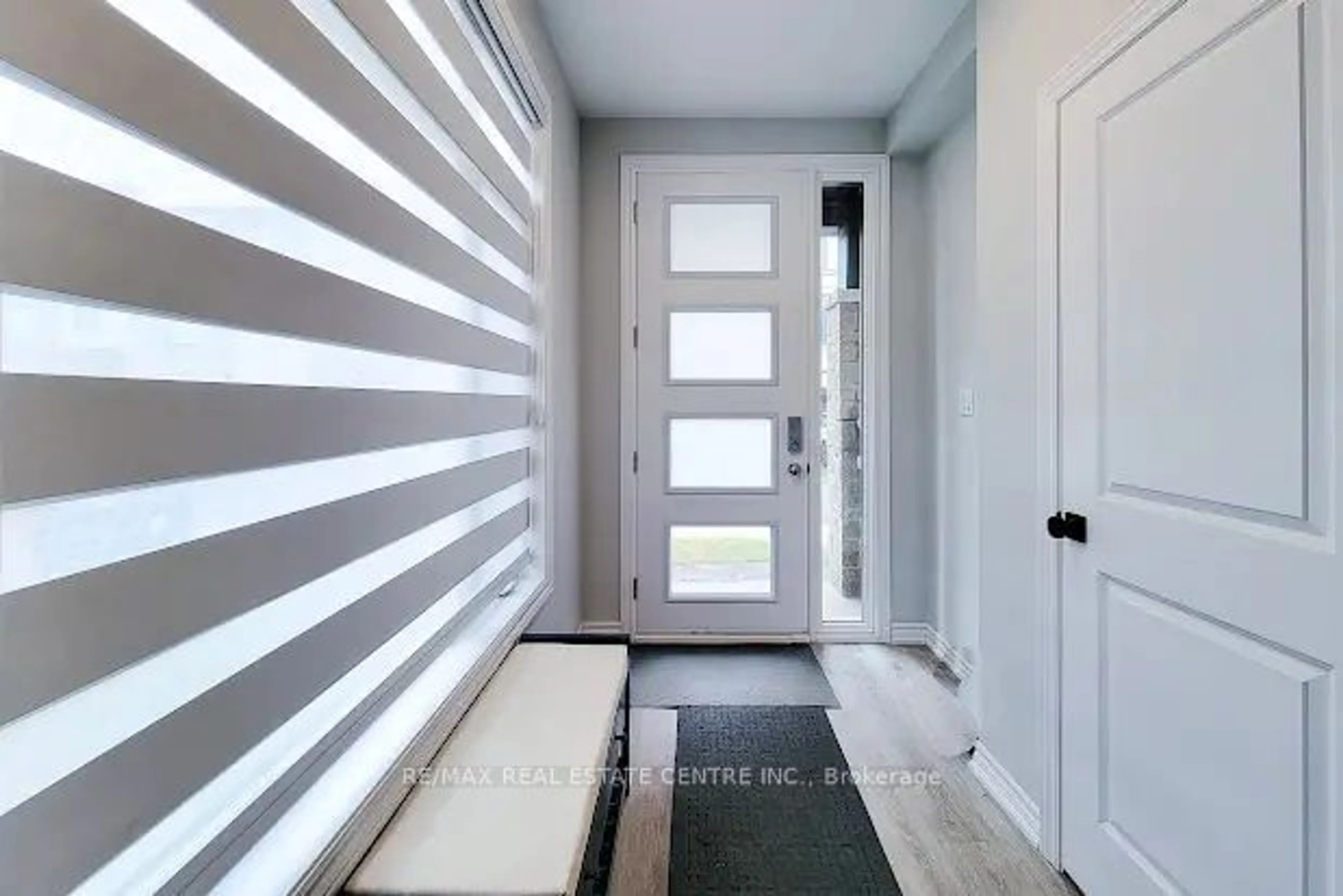 Indoor entryway for 55 Sentinel Lane, Hamilton Ontario L9C 0E8