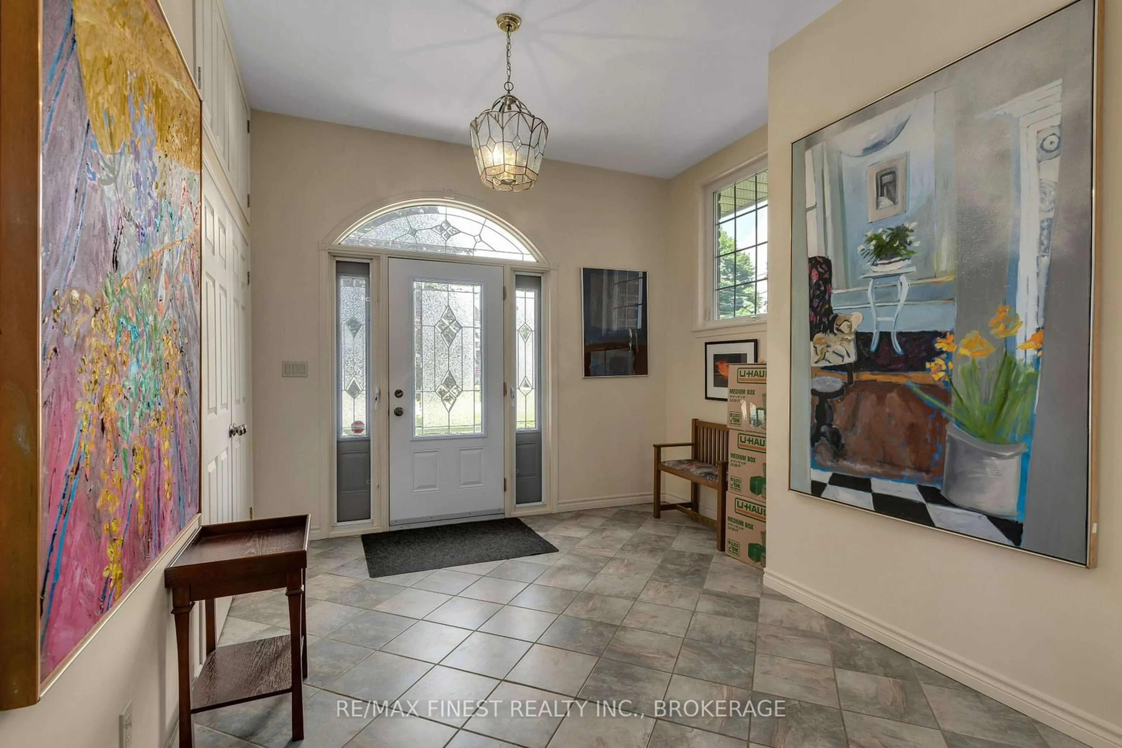 Indoor foyer for 432 SOUTHWOOD Dr, Kingston Ontario K7M 5P6