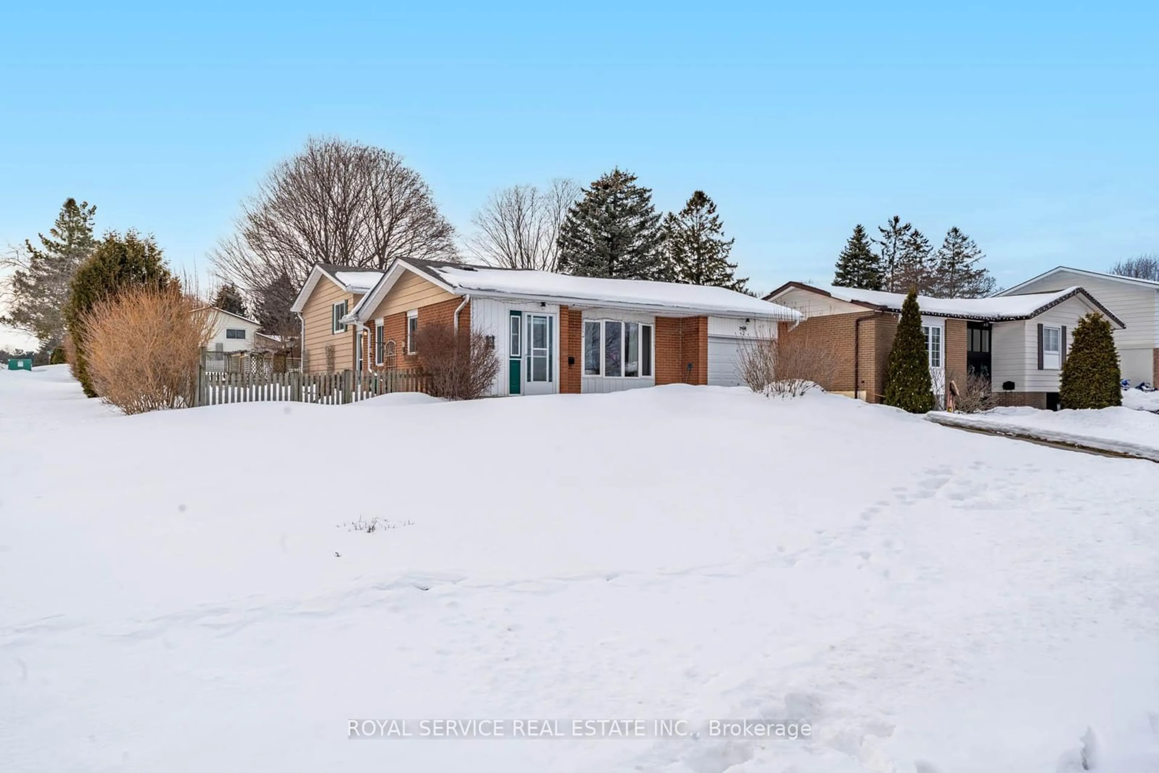 A pic from outside/outdoor area/front of a property/back of a property/a pic from drone, street for 2 Calgary Rd, Port Hope Ontario L1A 3T8