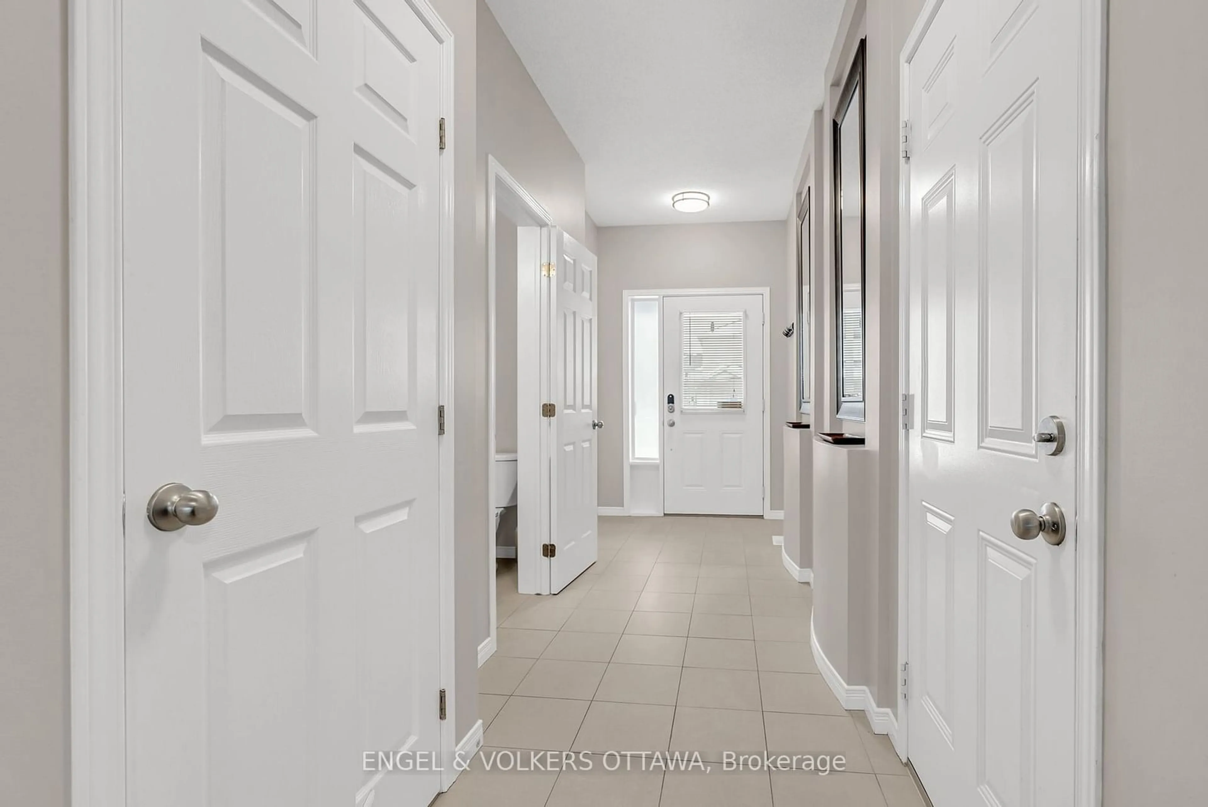 Indoor entryway for 2209 Descartes St, Orleans - Cumberland and Area Ontario K4A 0W4