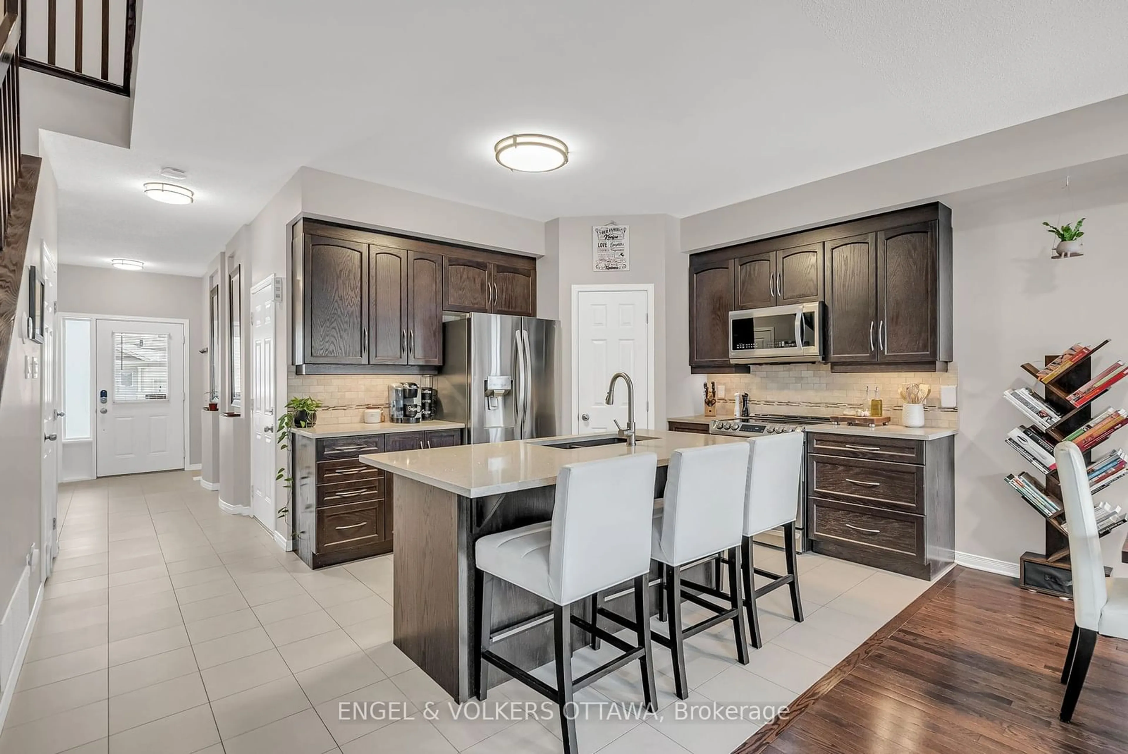 Open concept kitchen, ceramic/tile floor for 2209 Descartes St, Orleans - Cumberland and Area Ontario K4A 0W4