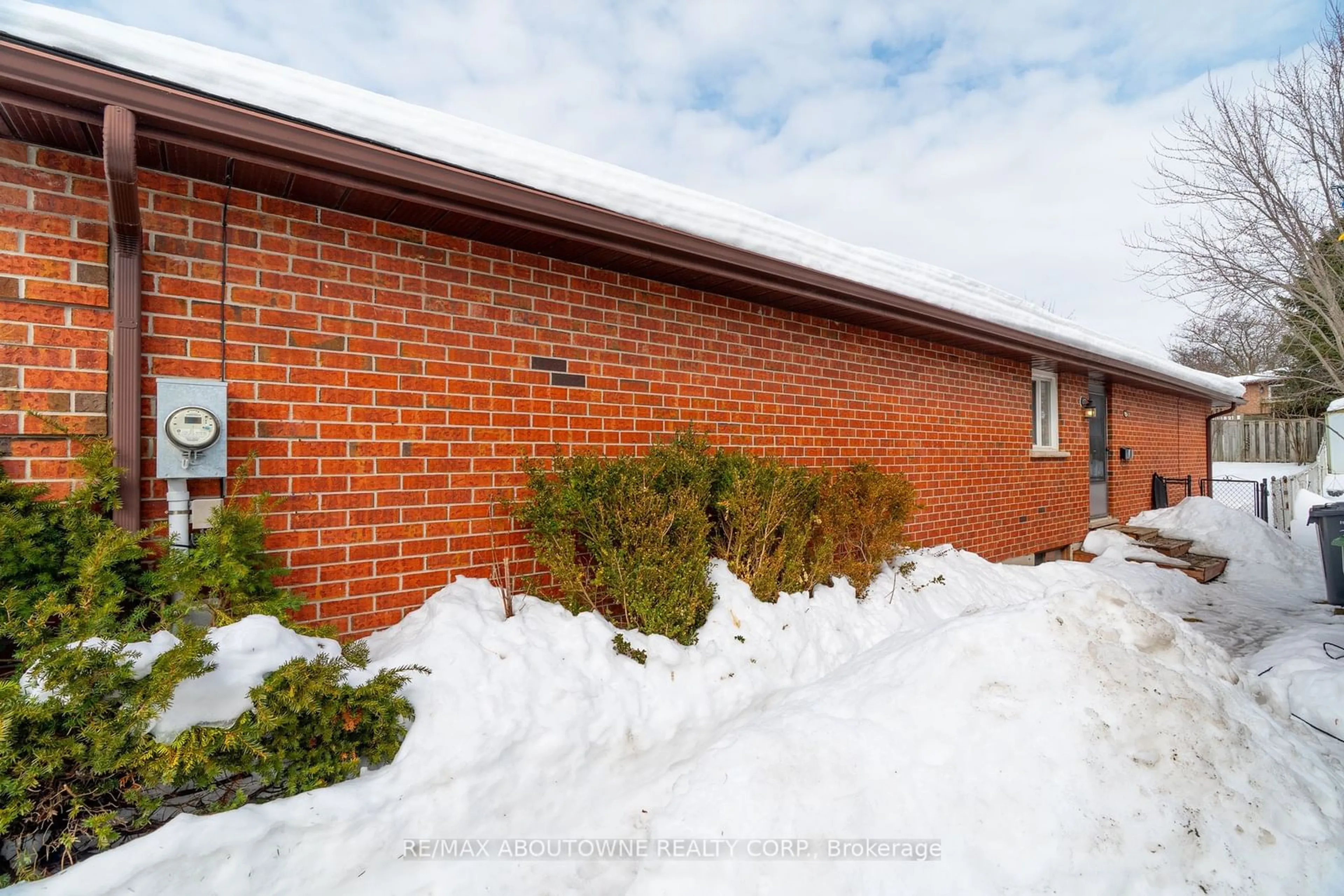 Home with brick exterior material, building for 706 Scottsdale Dr, Guelph Ontario N1G 4M5