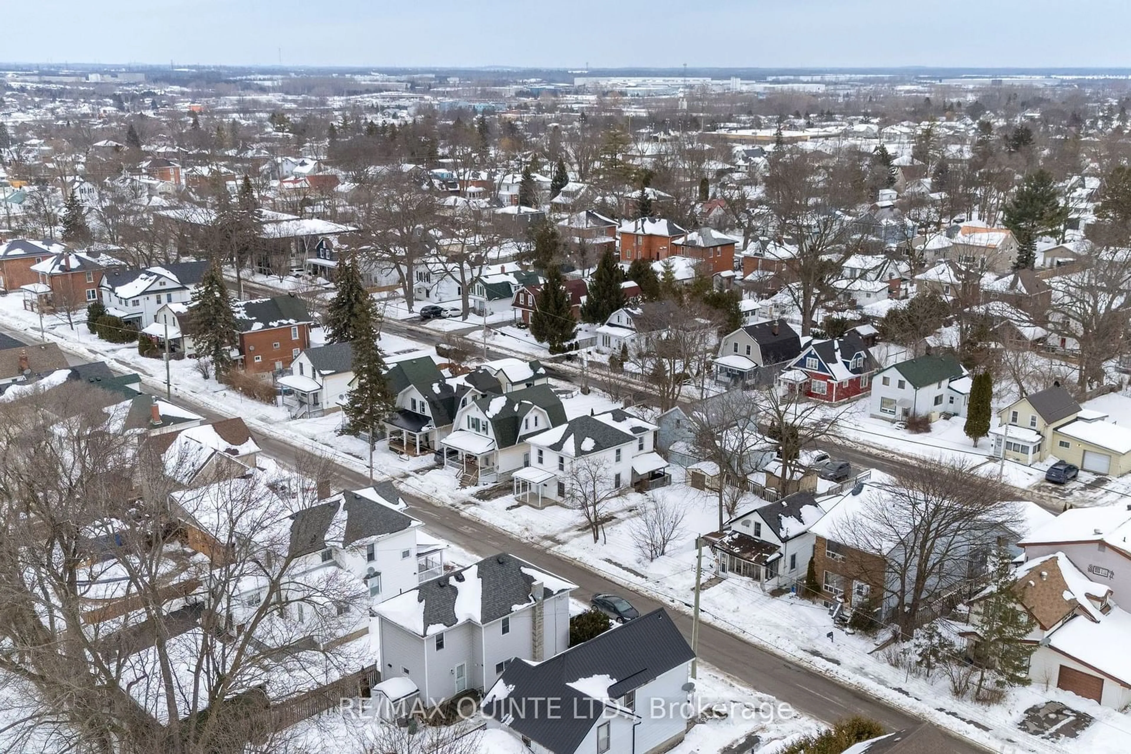 A pic from outside/outdoor area/front of a property/back of a property/a pic from drone, street for 91 Chatham St, Belleville Ontario K8N 3S7