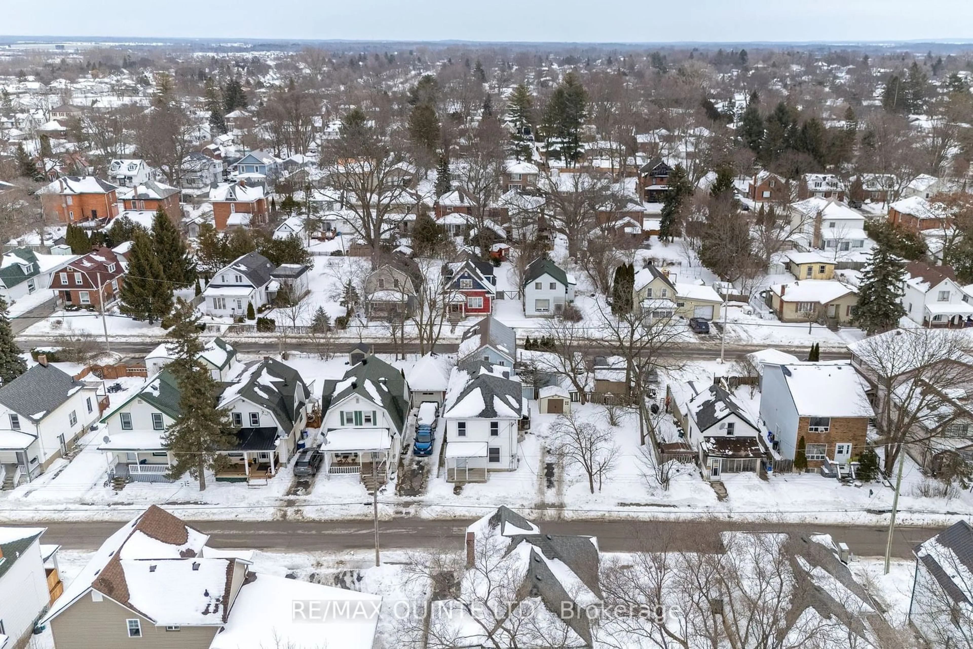 A pic from outside/outdoor area/front of a property/back of a property/a pic from drone, street for 91 Chatham St, Belleville Ontario K8N 3S7