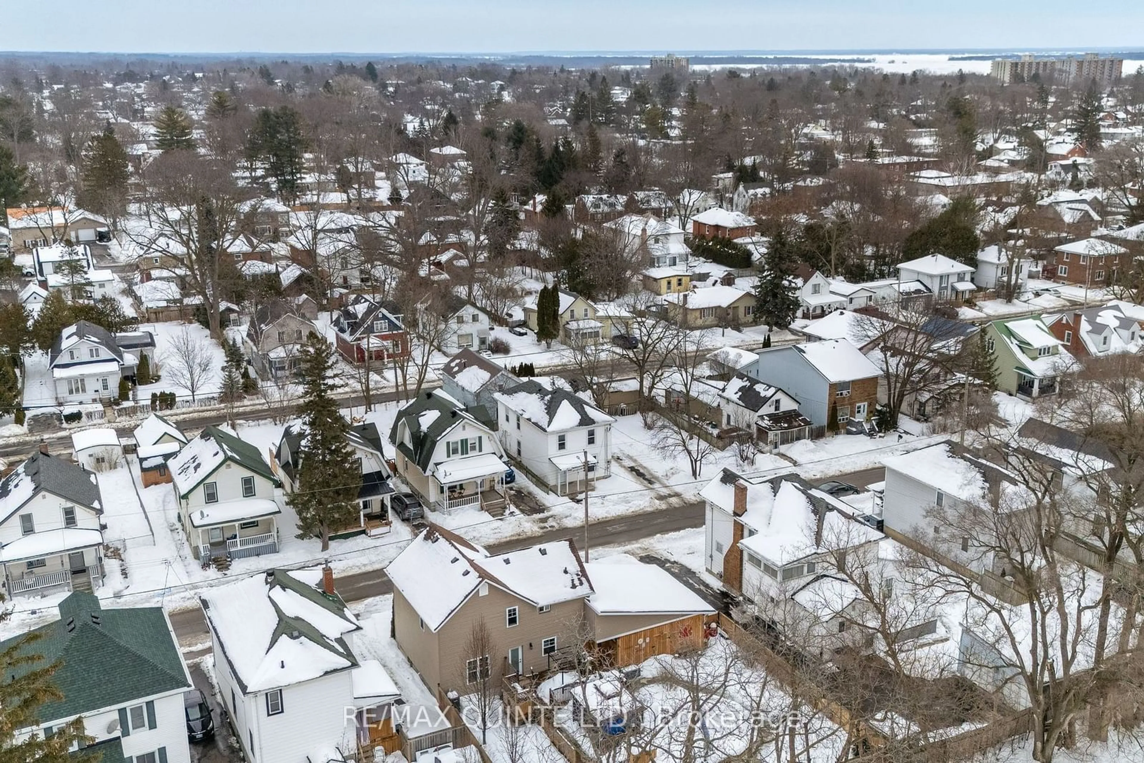 A pic from outside/outdoor area/front of a property/back of a property/a pic from drone, street for 91 Chatham St, Belleville Ontario K8N 3S7