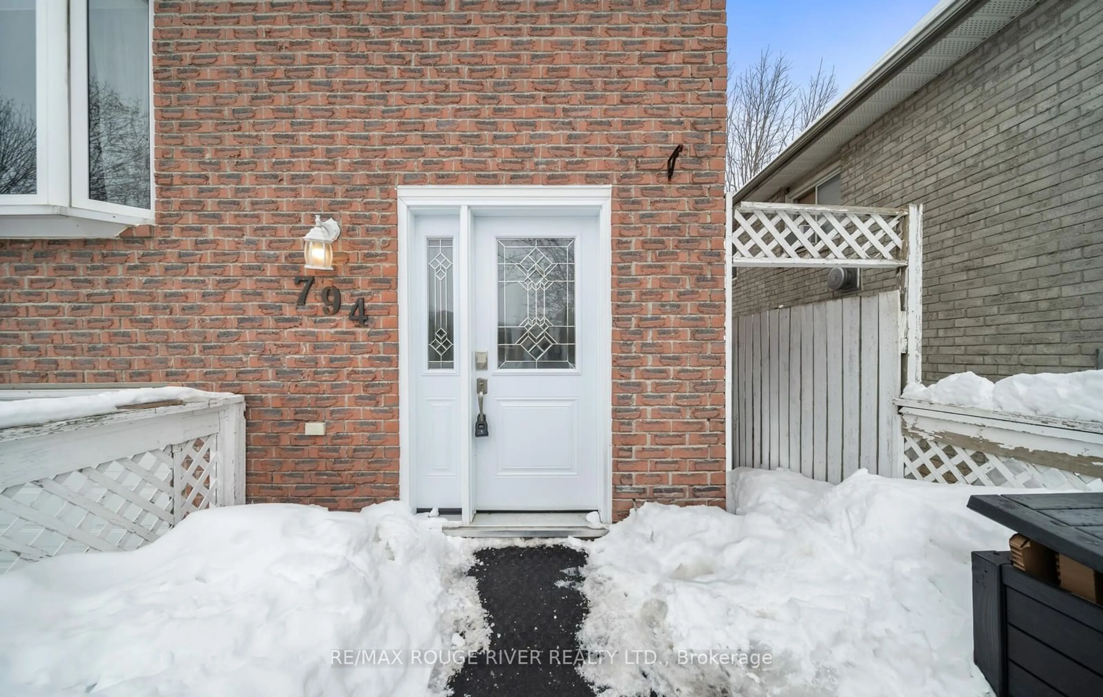 Indoor entryway for 794 Mountain Ash Rd, Peterborough Ontario K9J 8K2