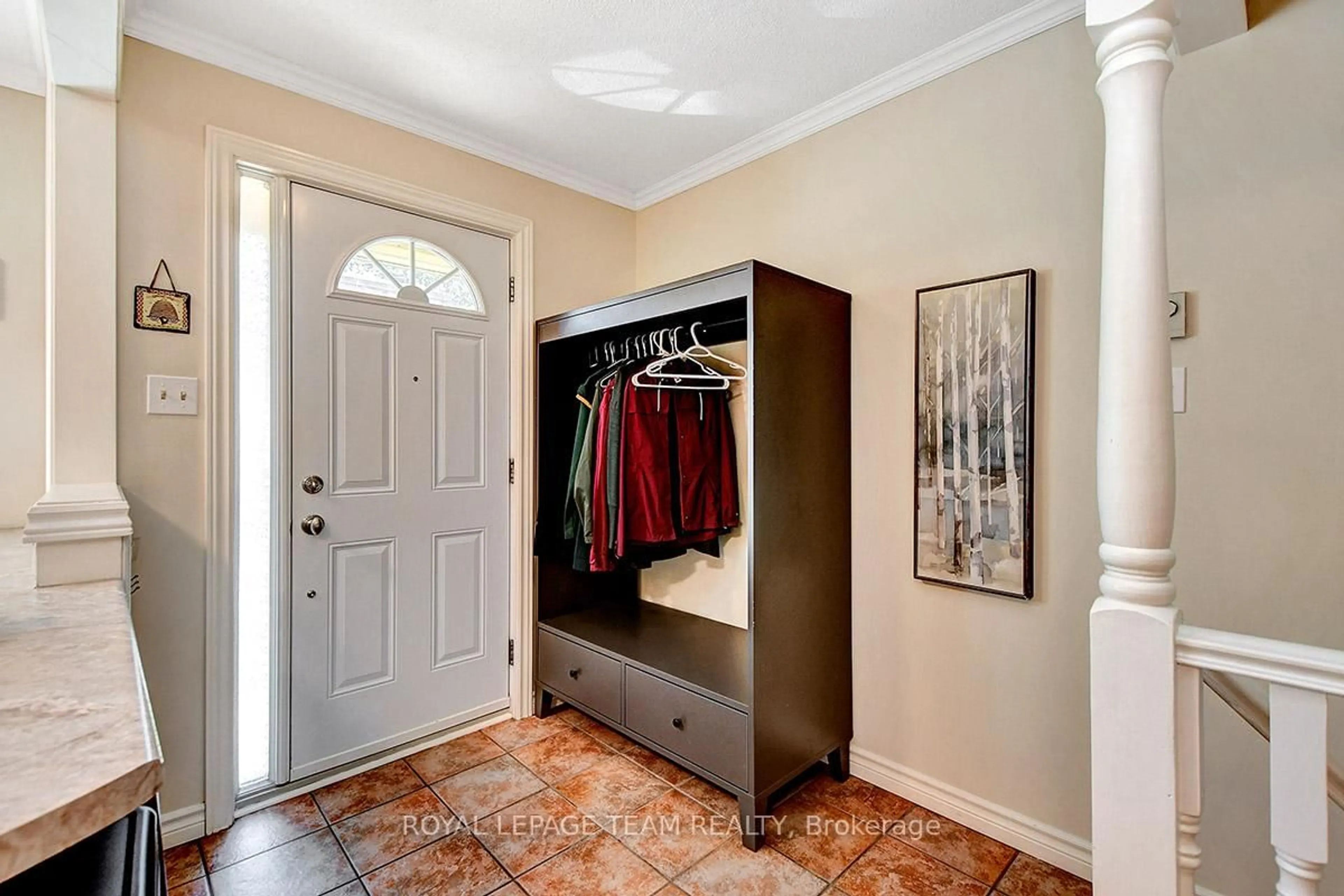 Indoor entryway for 811 Connaught Ave #61, Britannia Heights - Queensway Terrace N and Area Ontario K2B 8K3