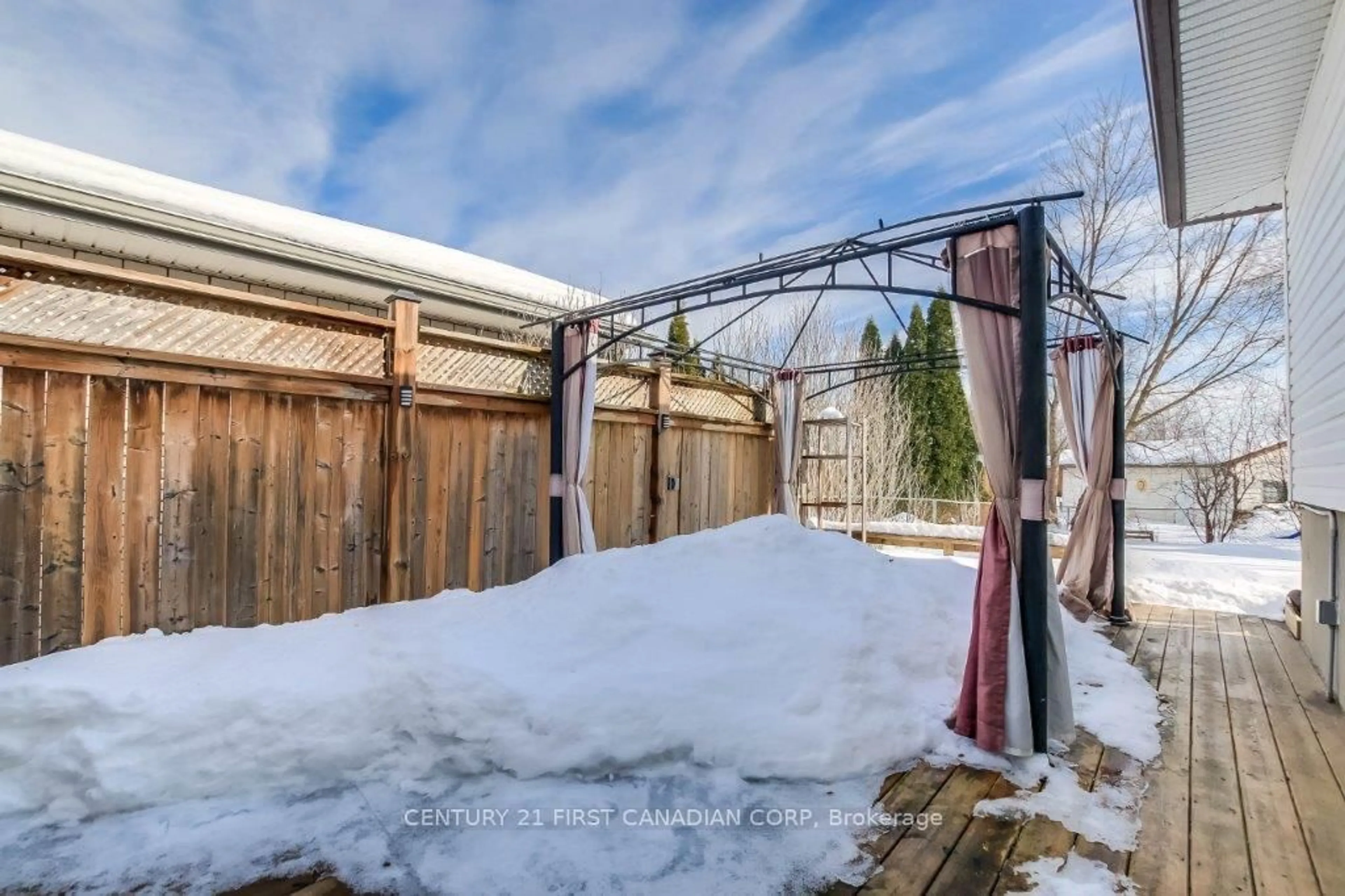 Shed for 27 Harding Cres, London Ontario N6E 1G2