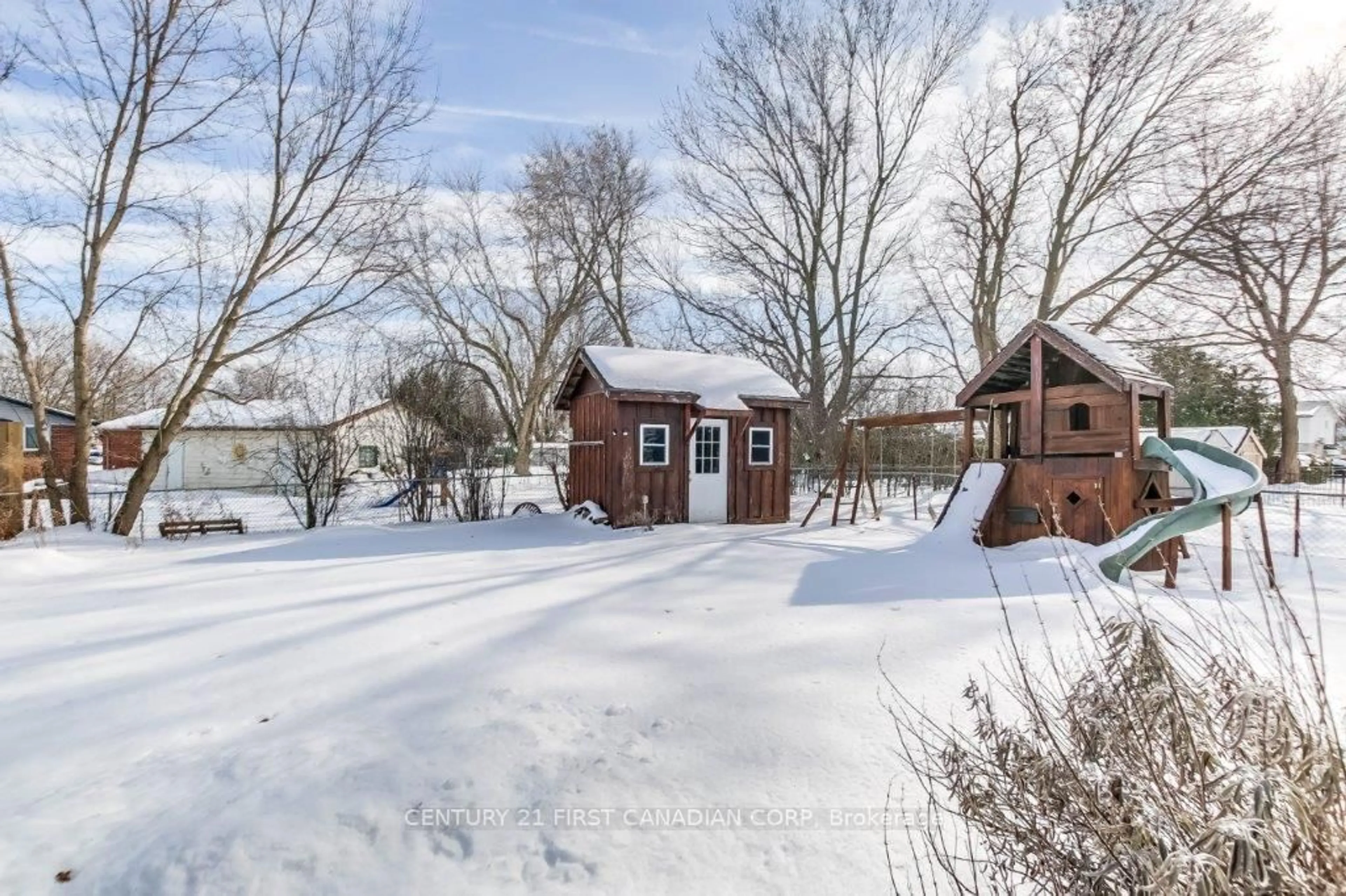 Shed for 27 Harding Cres, London Ontario N6E 1G2