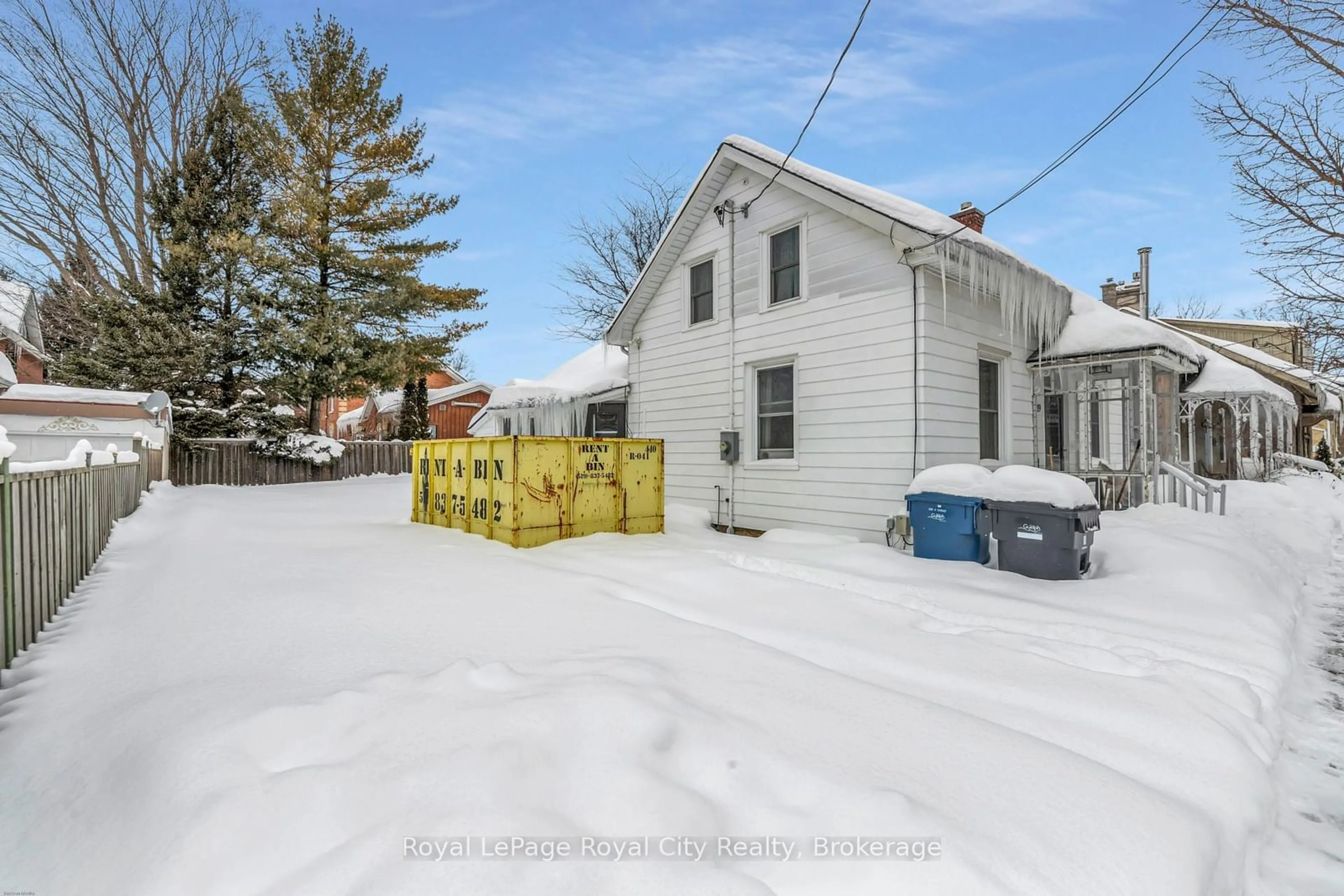 A pic from outside/outdoor area/front of a property/back of a property/a pic from drone, street for 19 Charles St, Guelph Ontario N1H 2E2