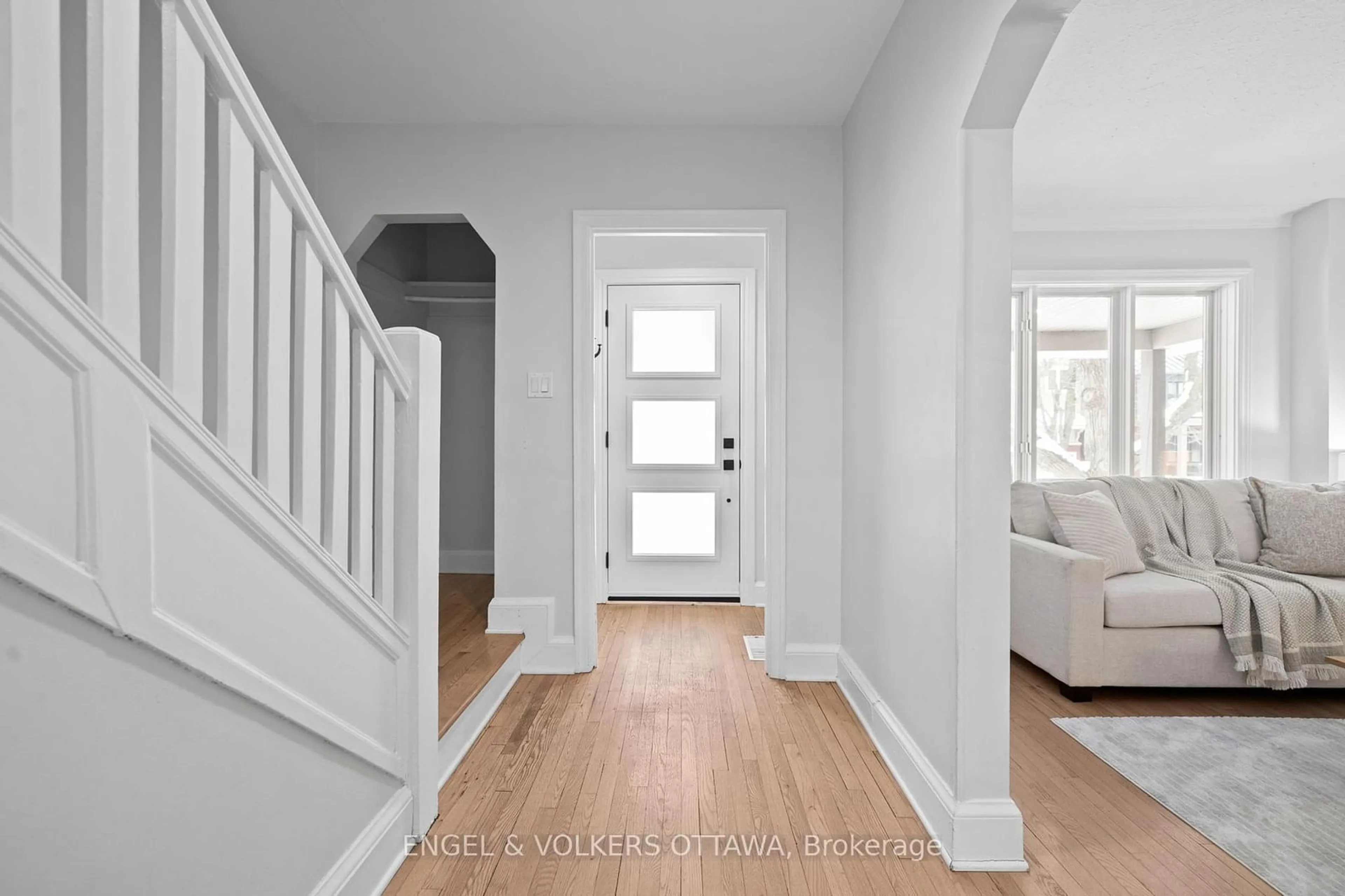 Indoor entryway for 67 Merritt Ave, Glebe - Ottawa East and Area Ontario K1S 0J5