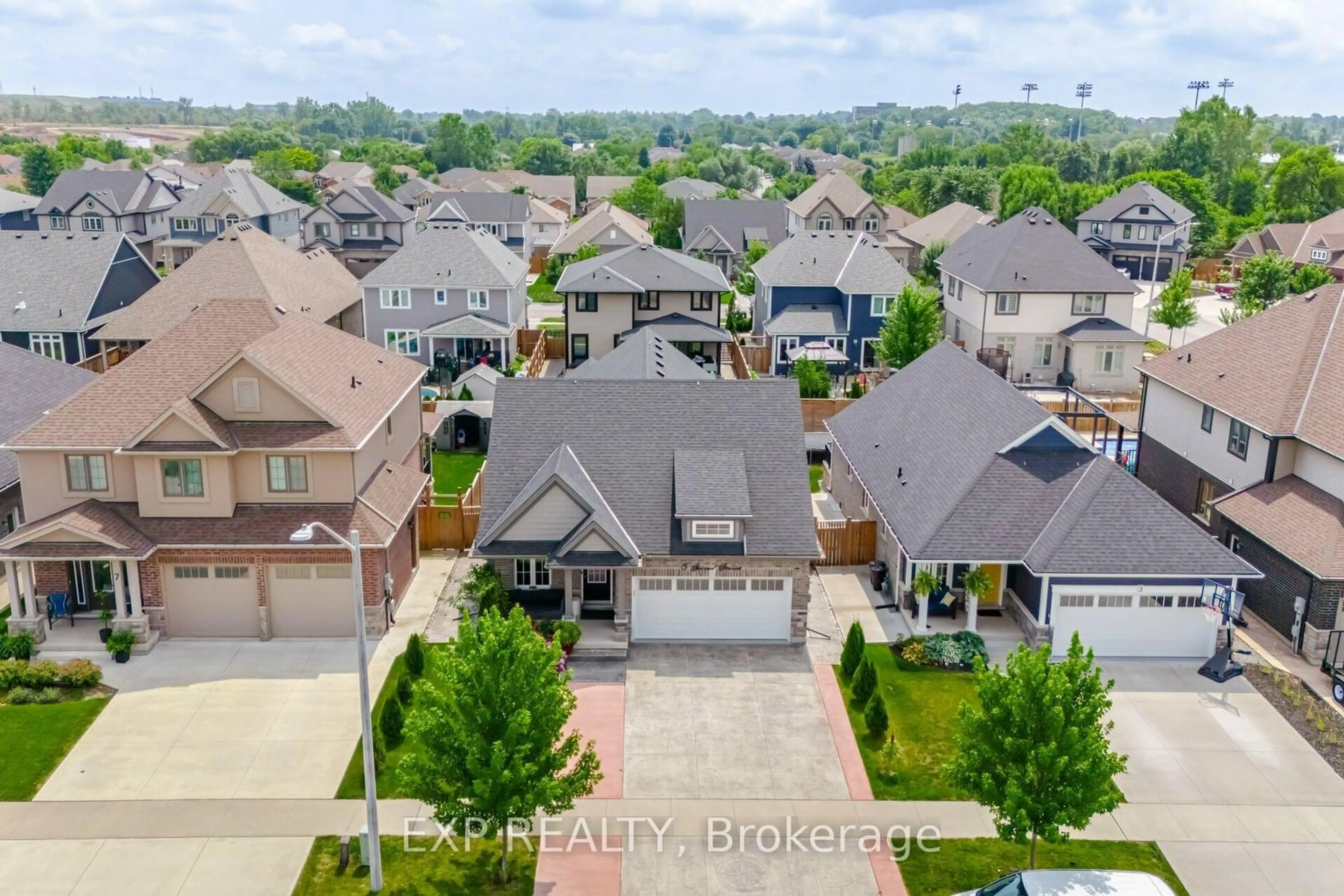 A pic from outside/outdoor area/front of a property/back of a property/a pic from drone, street for 5 Secord St, Thorold Ontario L0S 1K0