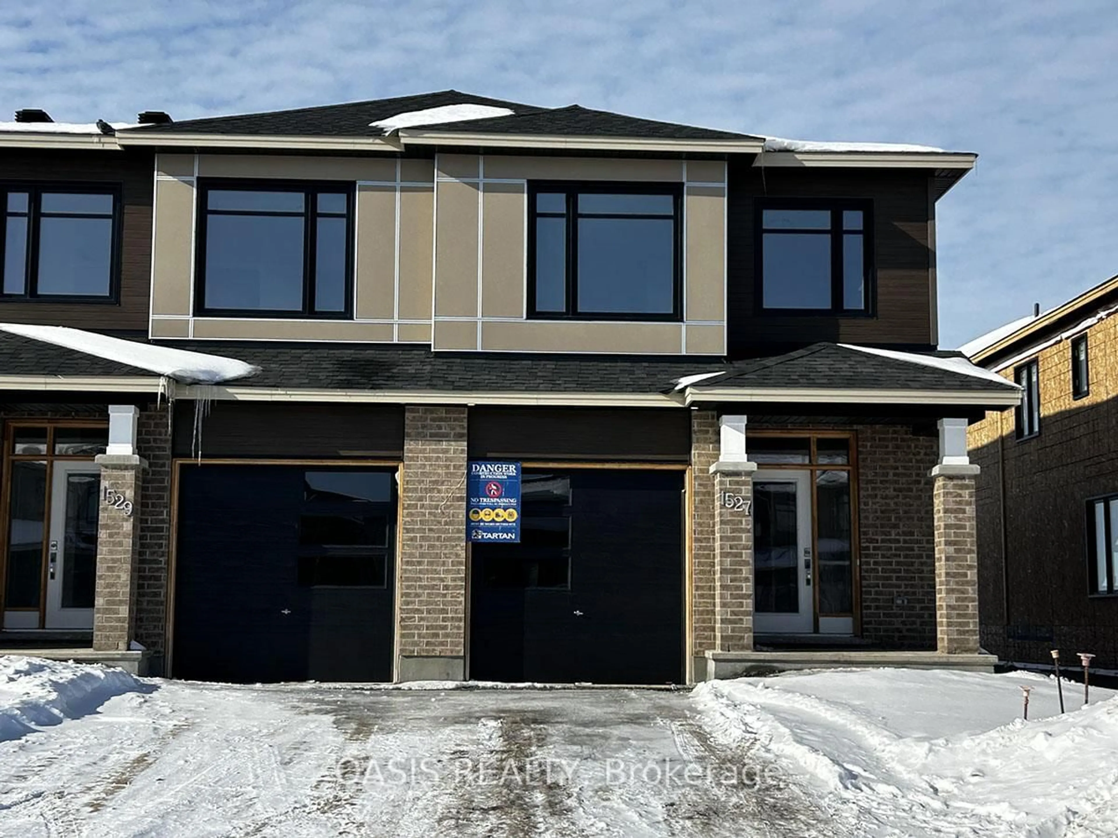 Home with brick exterior material, street for 1527 QUARRY St, Russell Ontario K4R 0L6