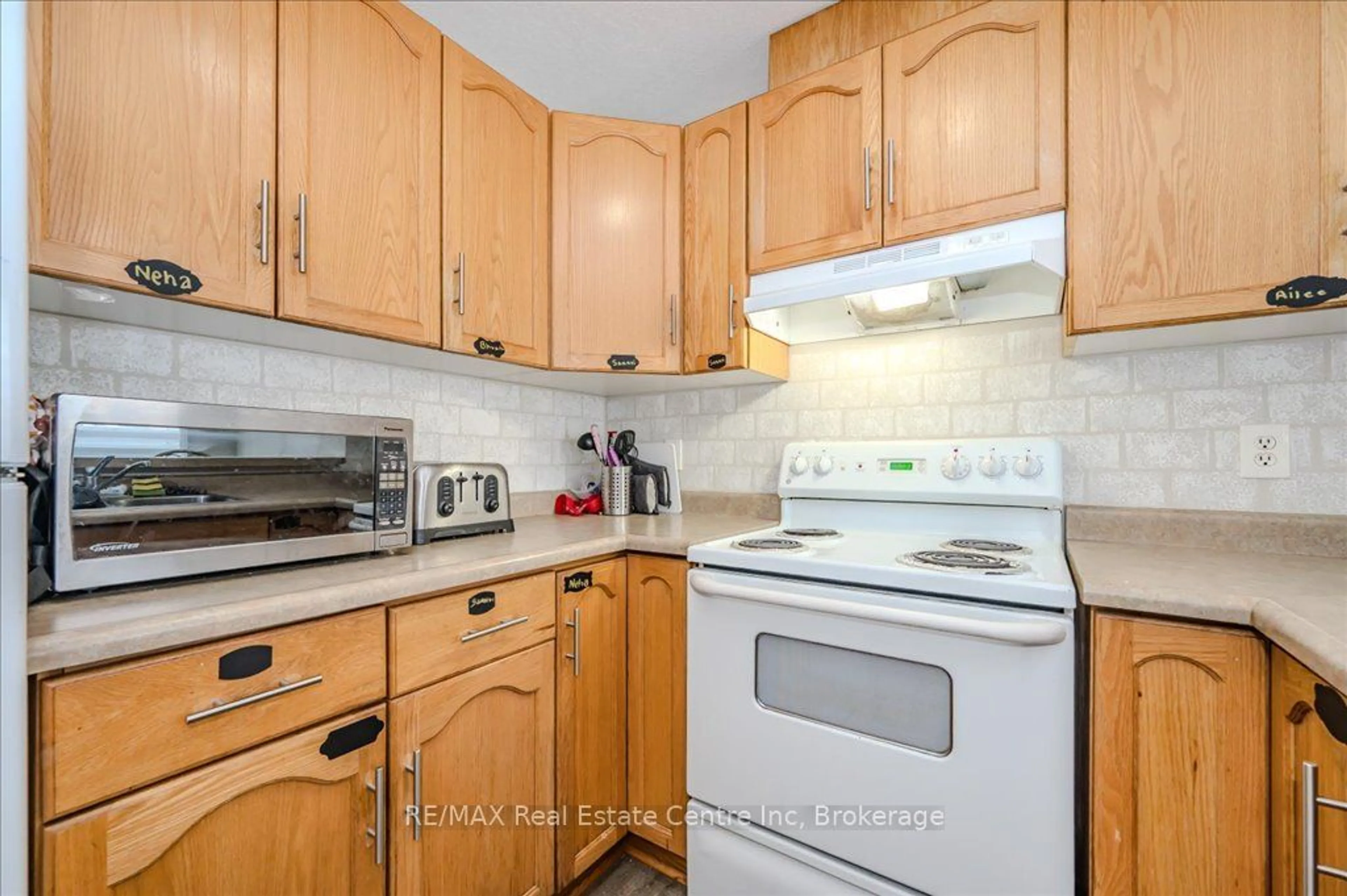 Standard kitchen, unknown for 142 York Rd #15, Guelph Ontario N1E 3E9