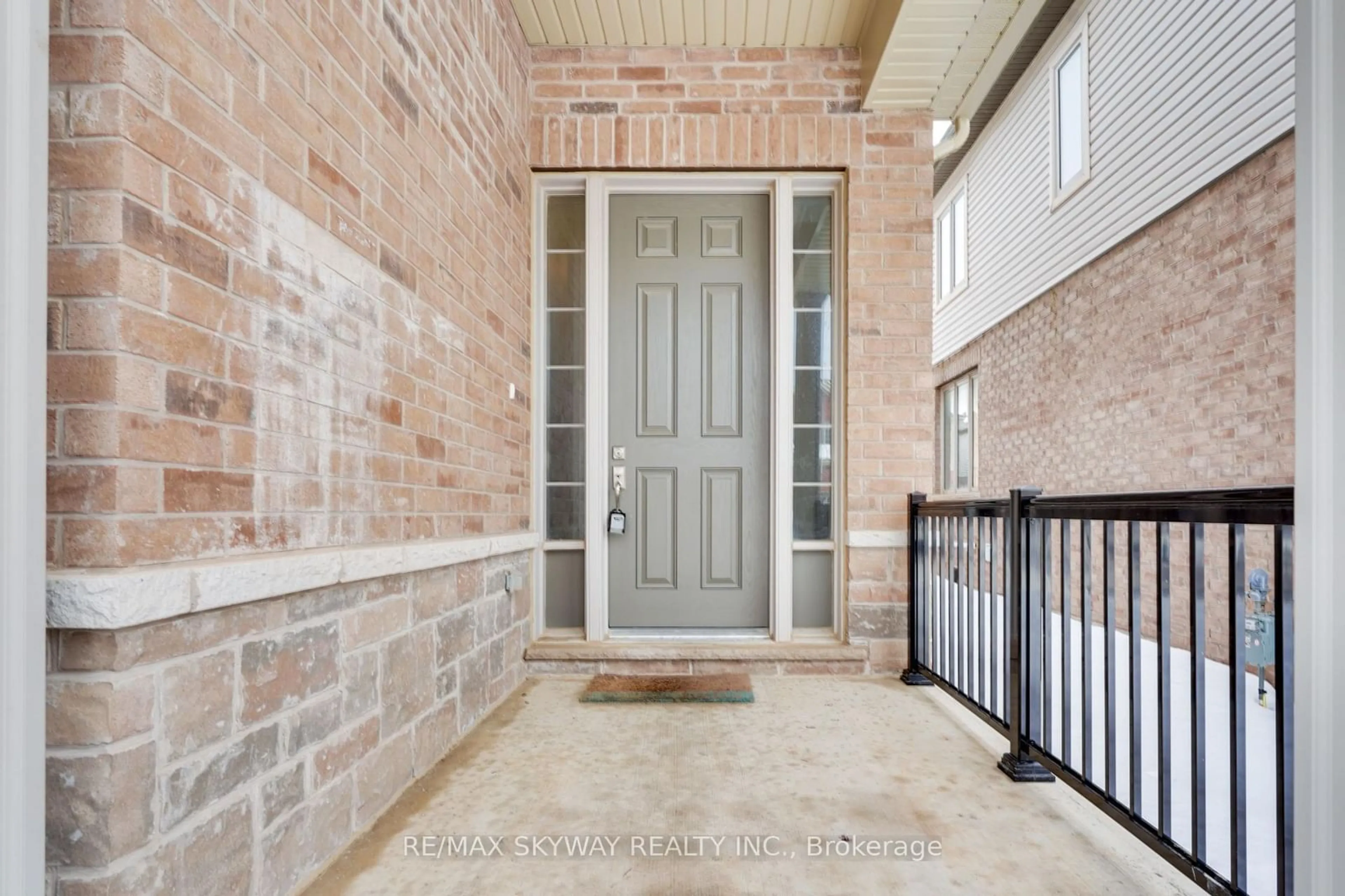 Indoor entryway for 516 Beckview Cres, Kitchener Ontario N4R 0R3