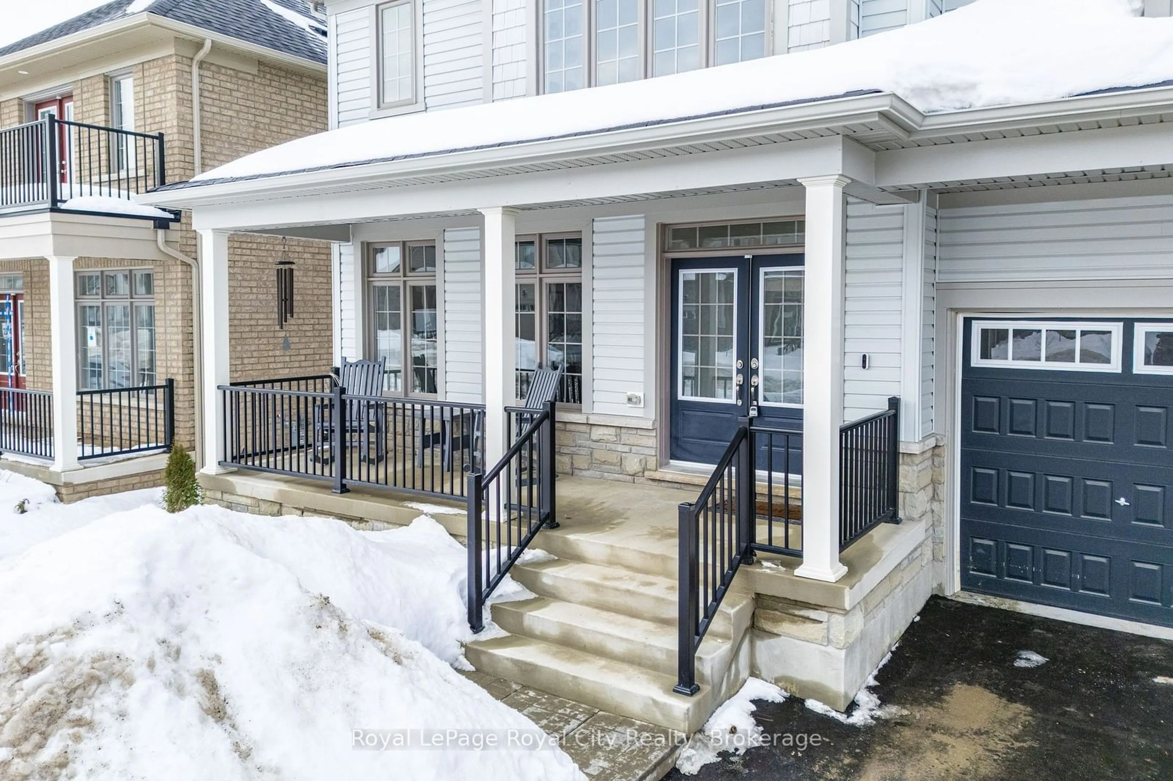 Indoor entryway for 130 Rea Dr, Centre Wellington Ontario N1M 0J8