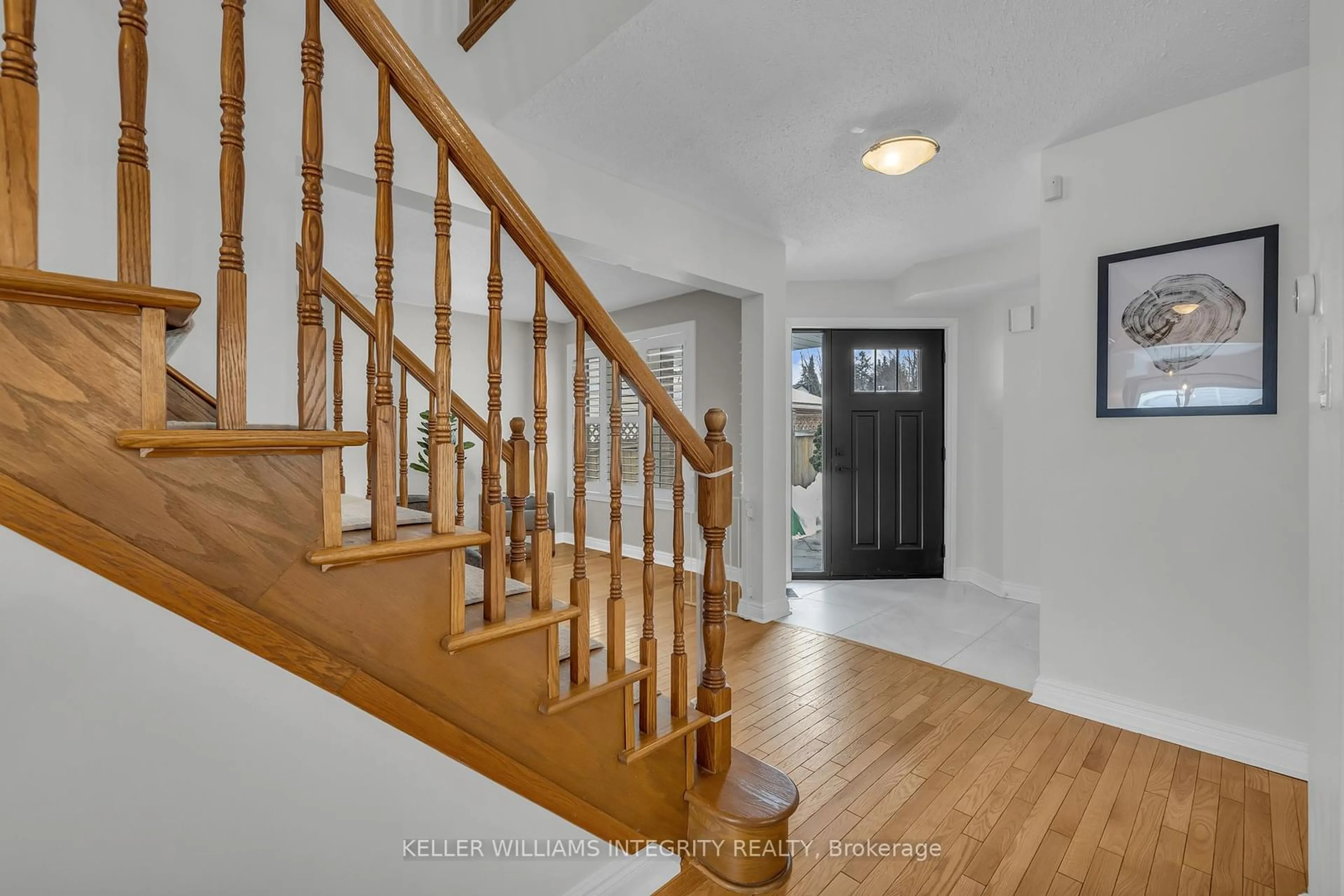 Indoor entryway for 61 Shearer Cres, Kanata Ontario K2L 3N3