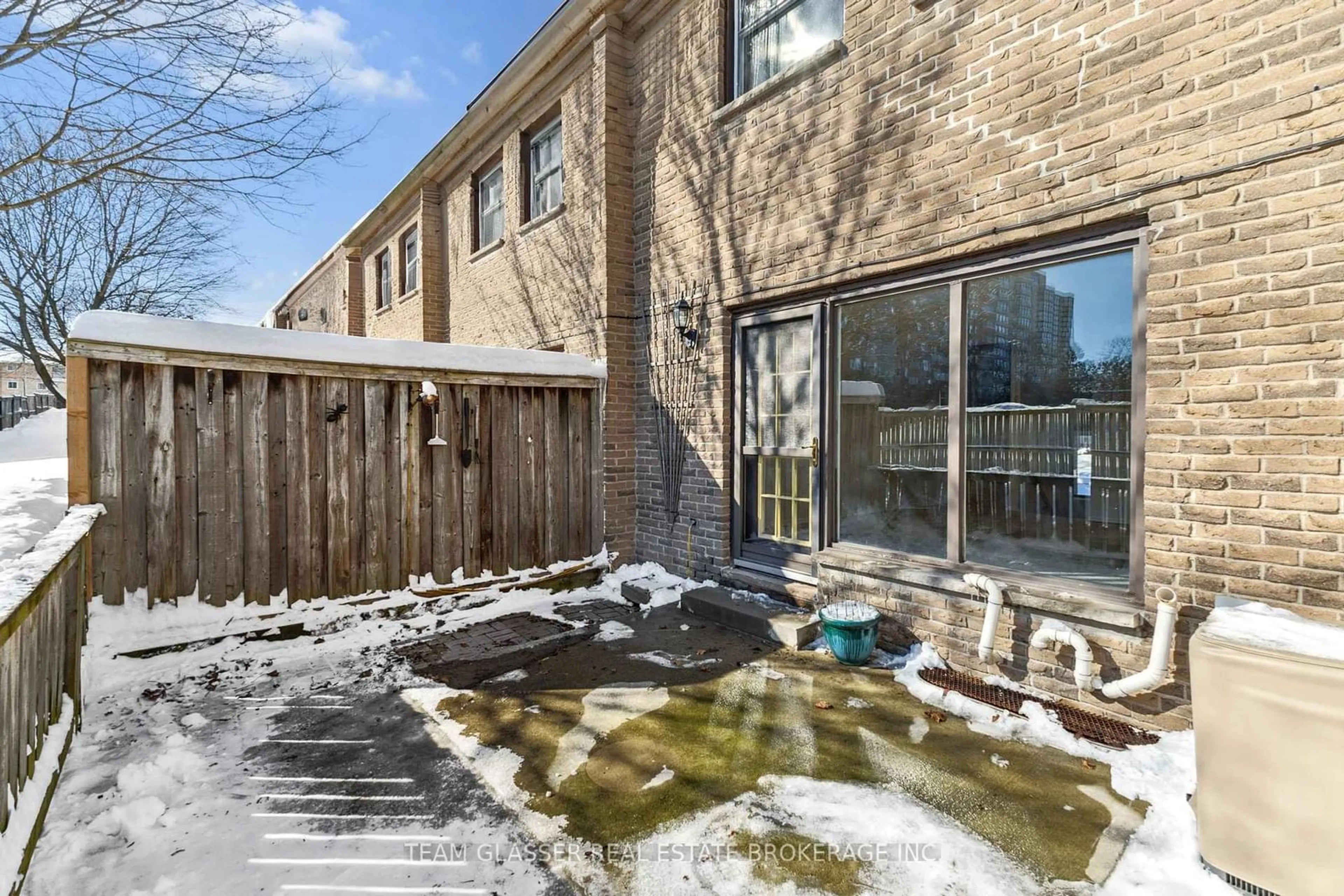 Patio, street for 700 WONDERLAND Rd #13, London Ontario N6H 4Y8