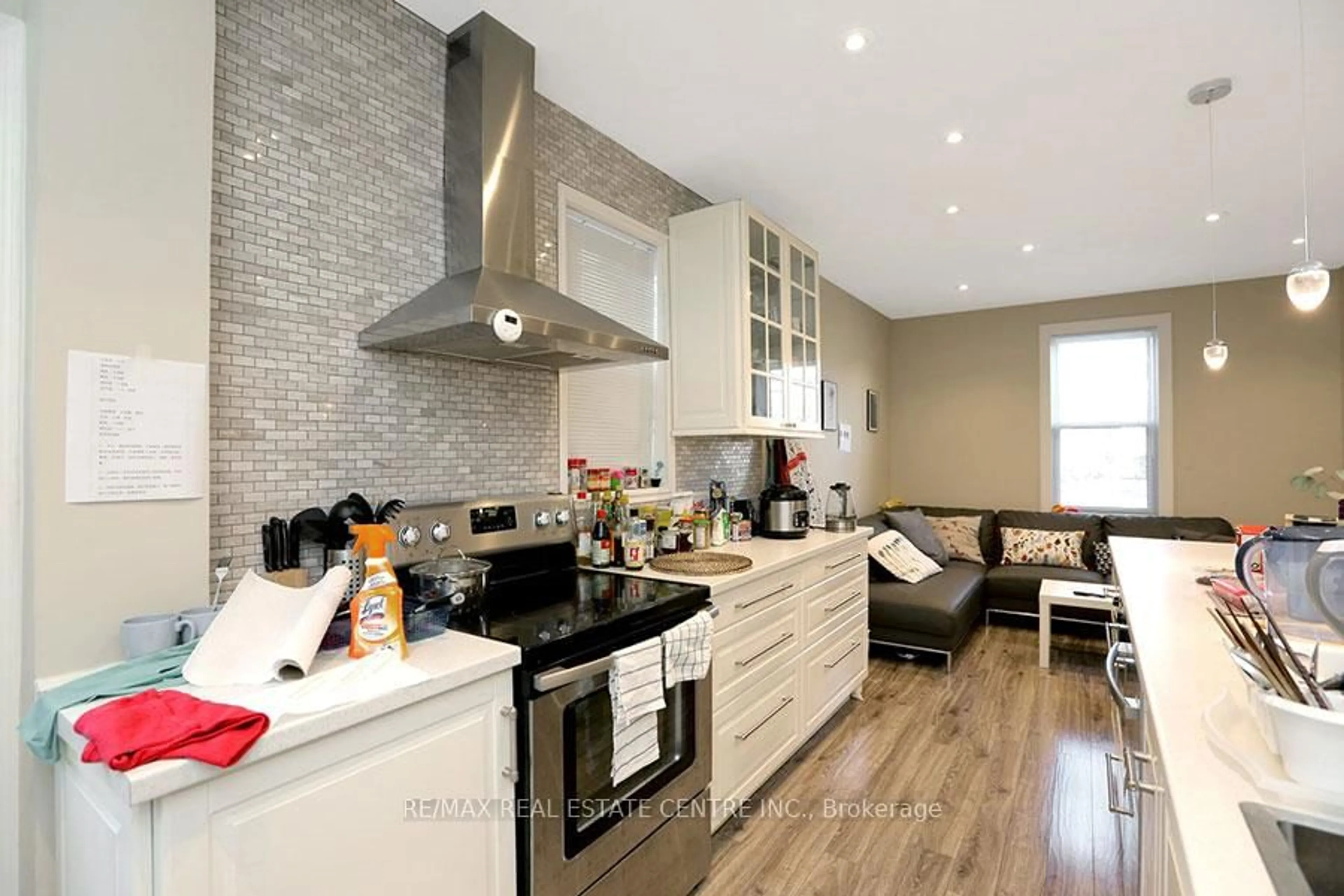 Contemporary kitchen, unknown for 49 Hillview St, Hamilton Ontario L8S 2Z3