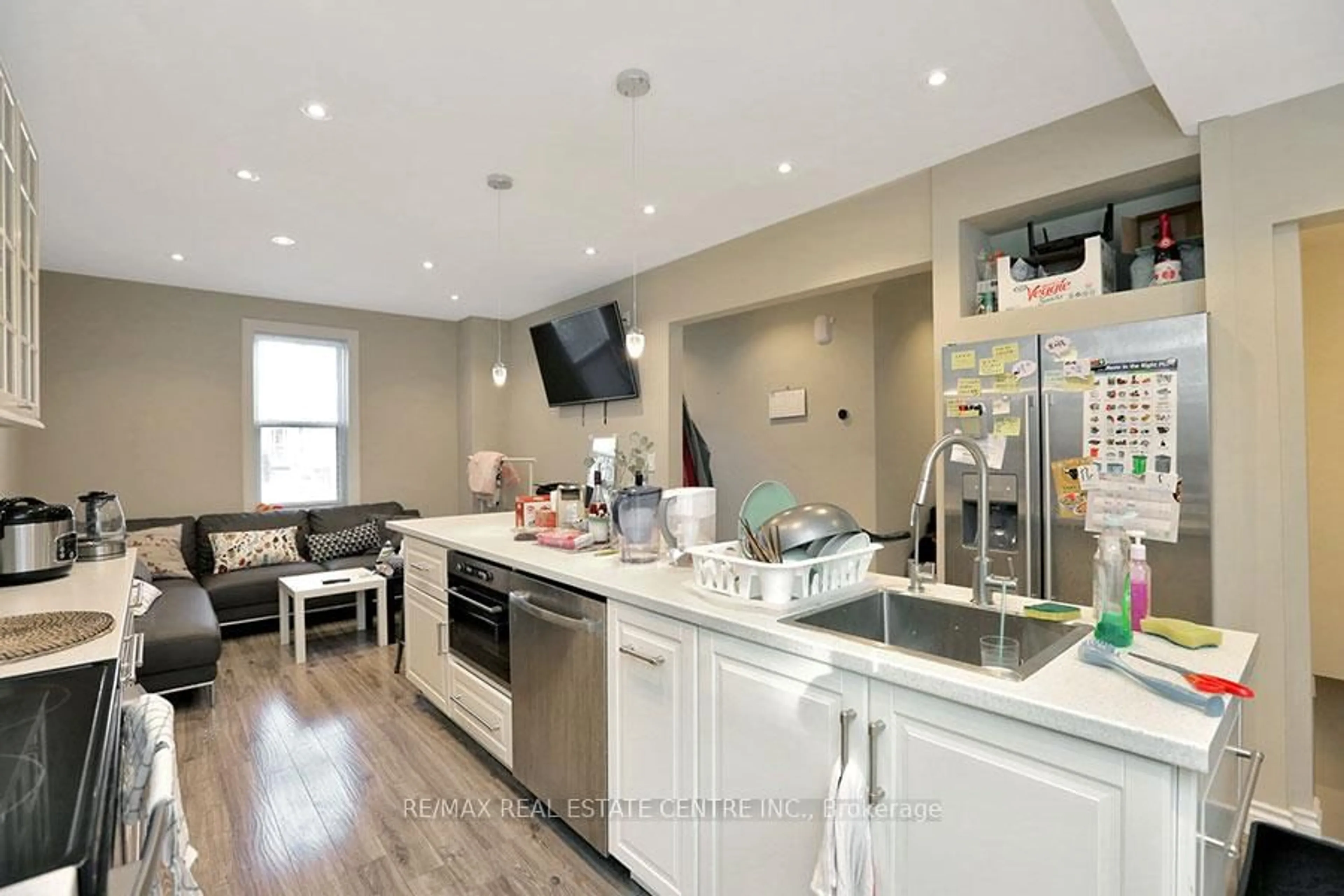 Open concept kitchen, unknown for 49 Hillview St, Hamilton Ontario L8S 2Z3