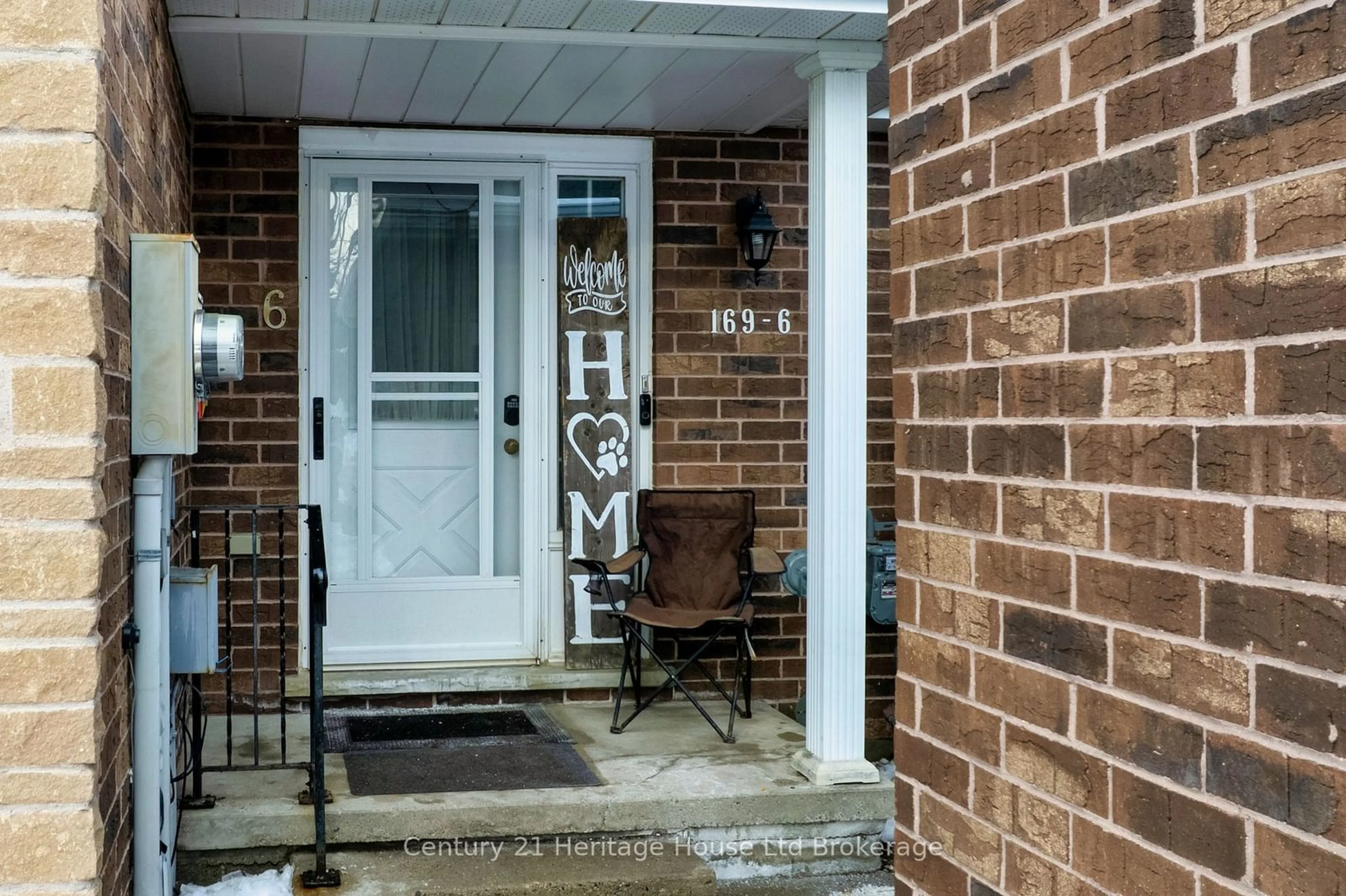 Indoor entryway for 169 Bond St #6, Ingersoll Ontario N5C 4C2