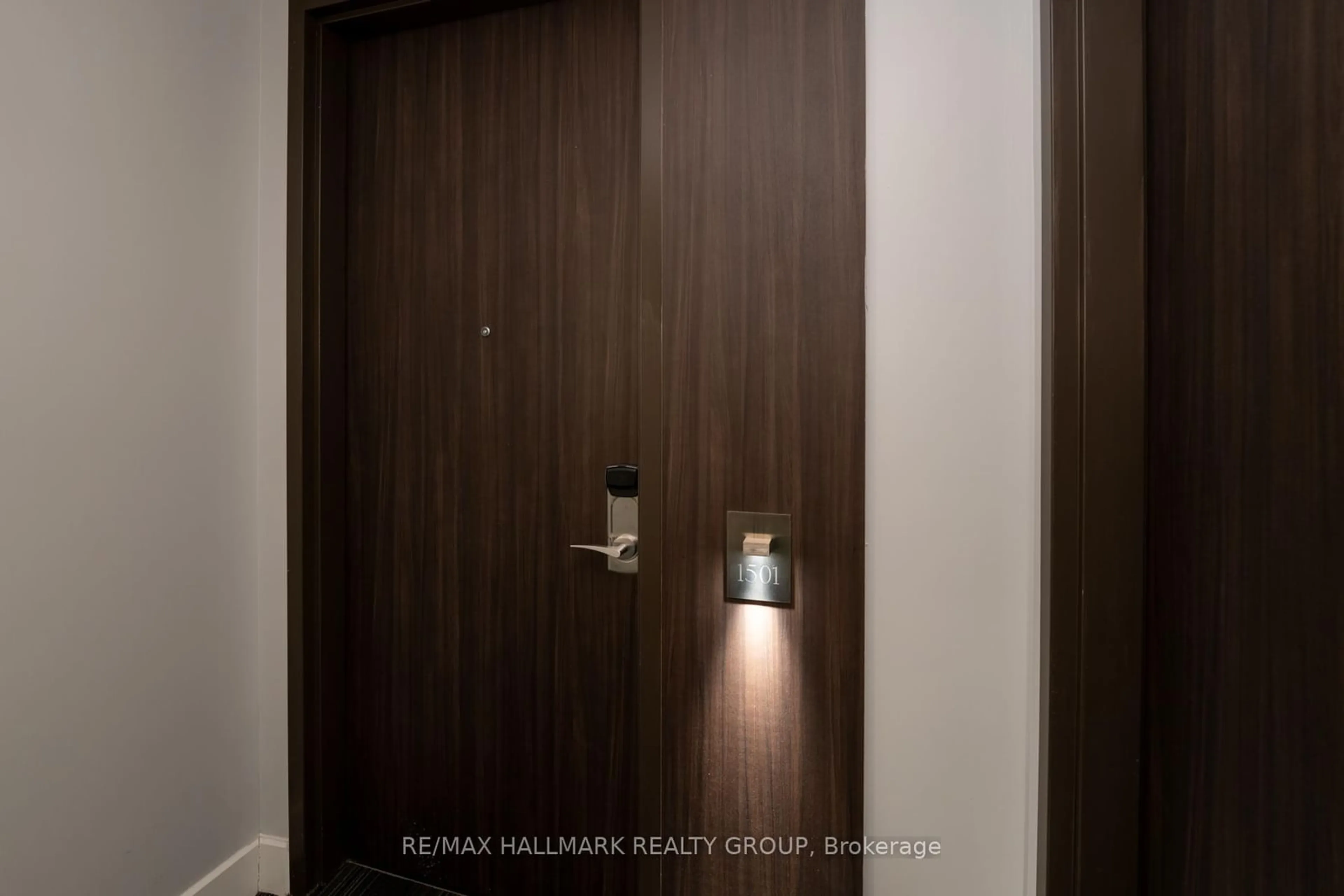 Indoor foyer for 300 Lisgar St #1501, Ottawa Ontario K2P 0E2