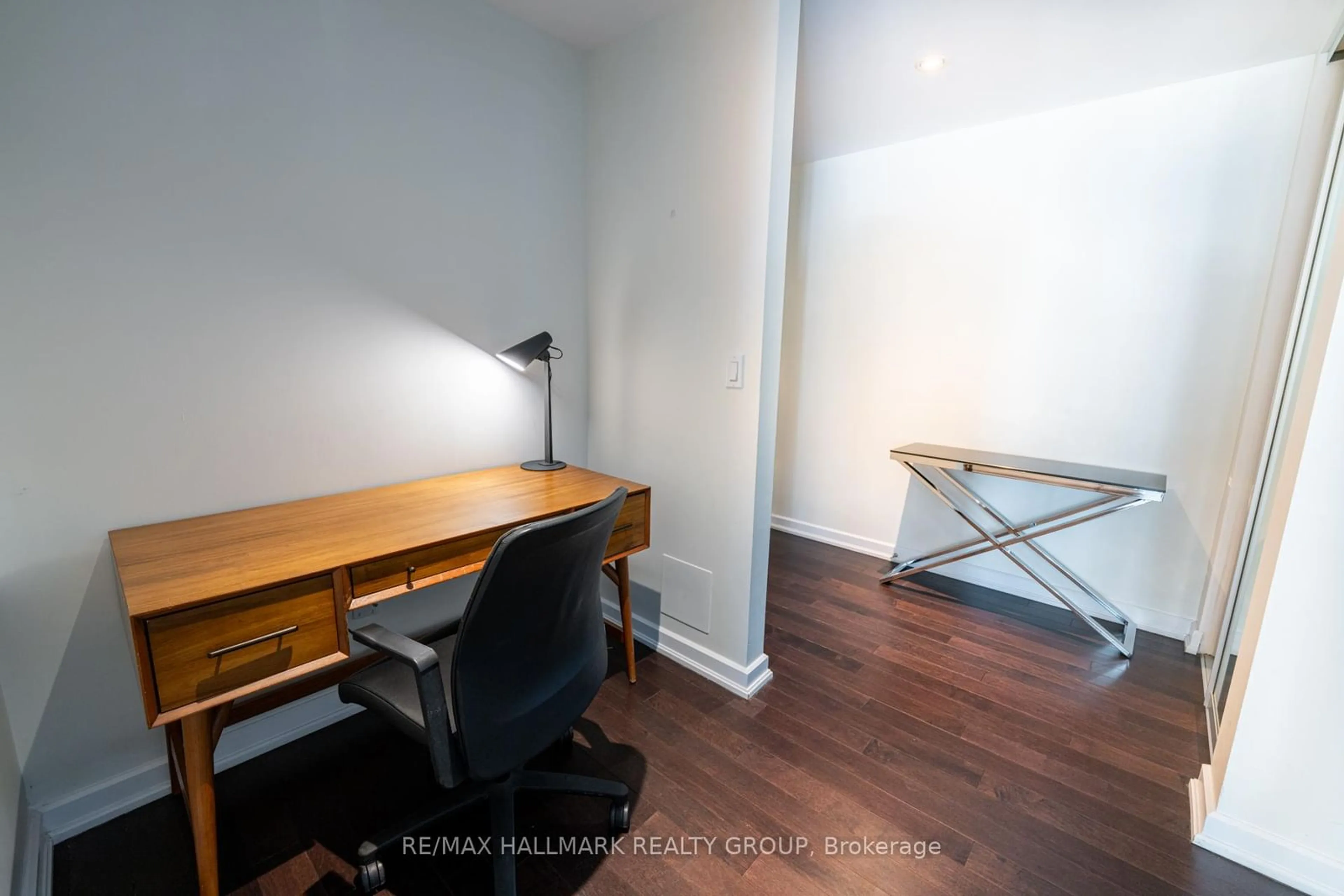 A pic of a room for 300 Lisgar St #1501, Ottawa Ontario K2P 0E2