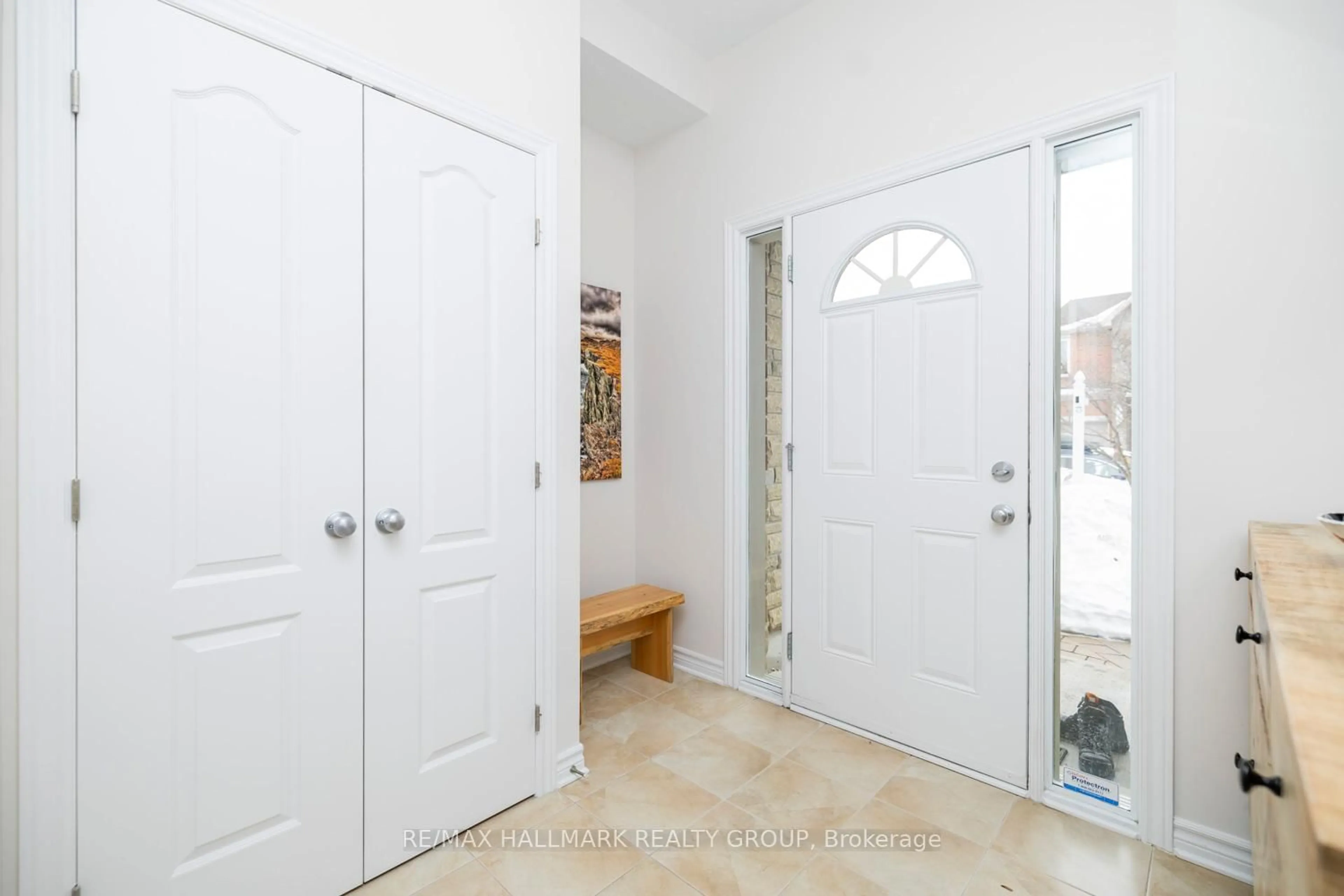 Indoor entryway for 1098 Northgraves Cres, Kanata Ontario K2M 0C6