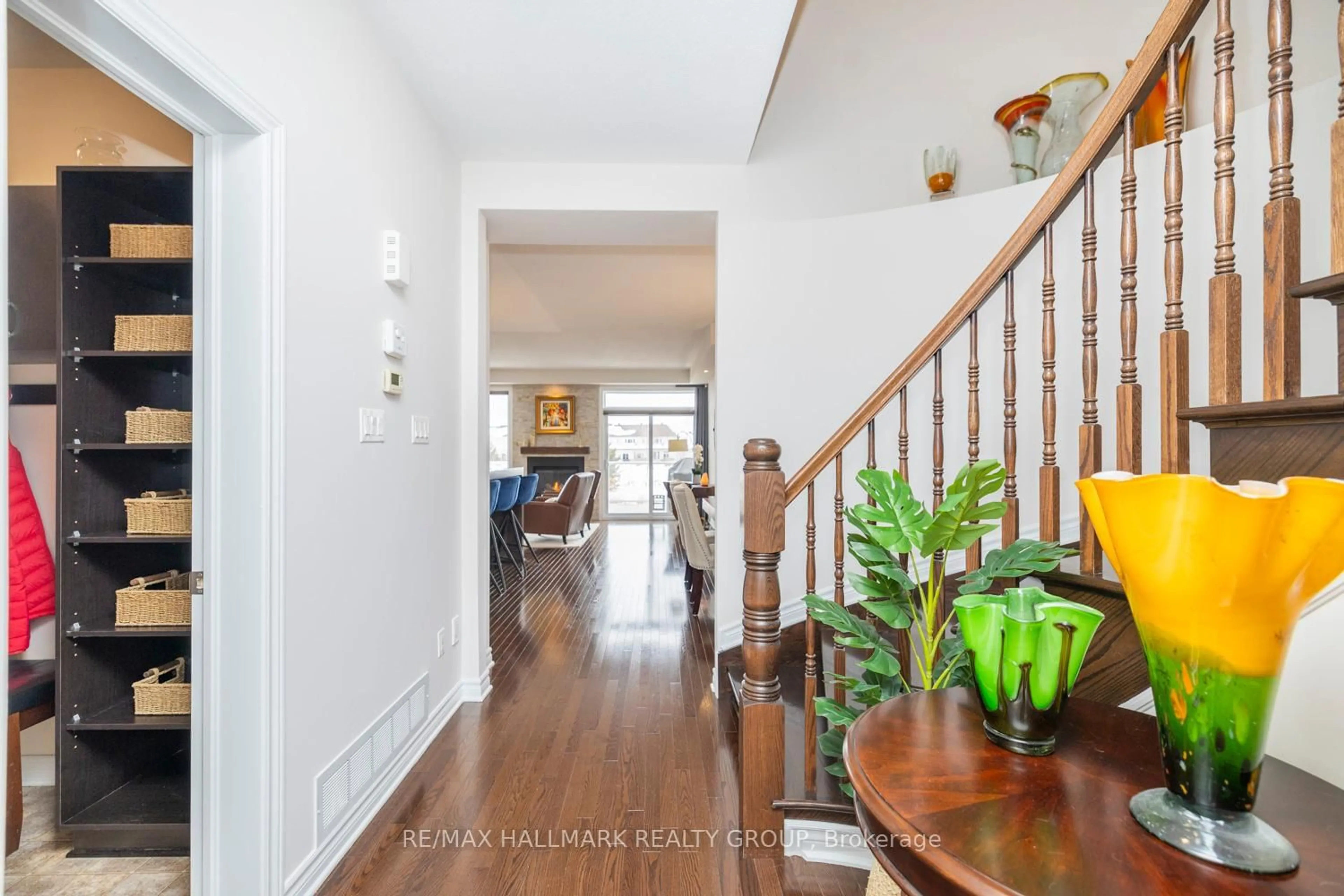 Indoor entryway for 1098 Northgraves Cres, Kanata Ontario K2M 0C6