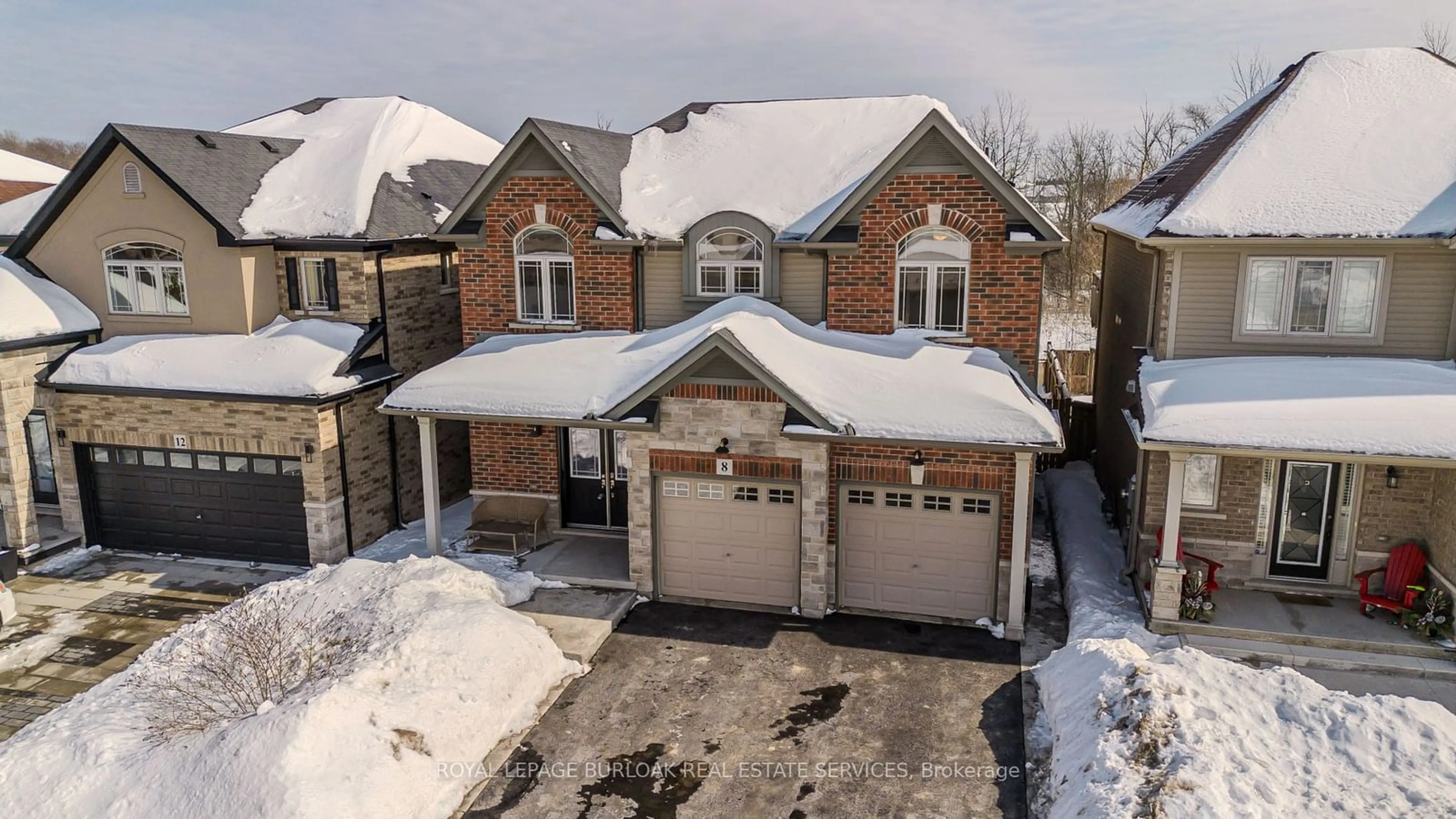 A pic from outside/outdoor area/front of a property/back of a property/a pic from drone, unknown for 8 Thornbury Crt, Hamilton Ontario L8J 0G7