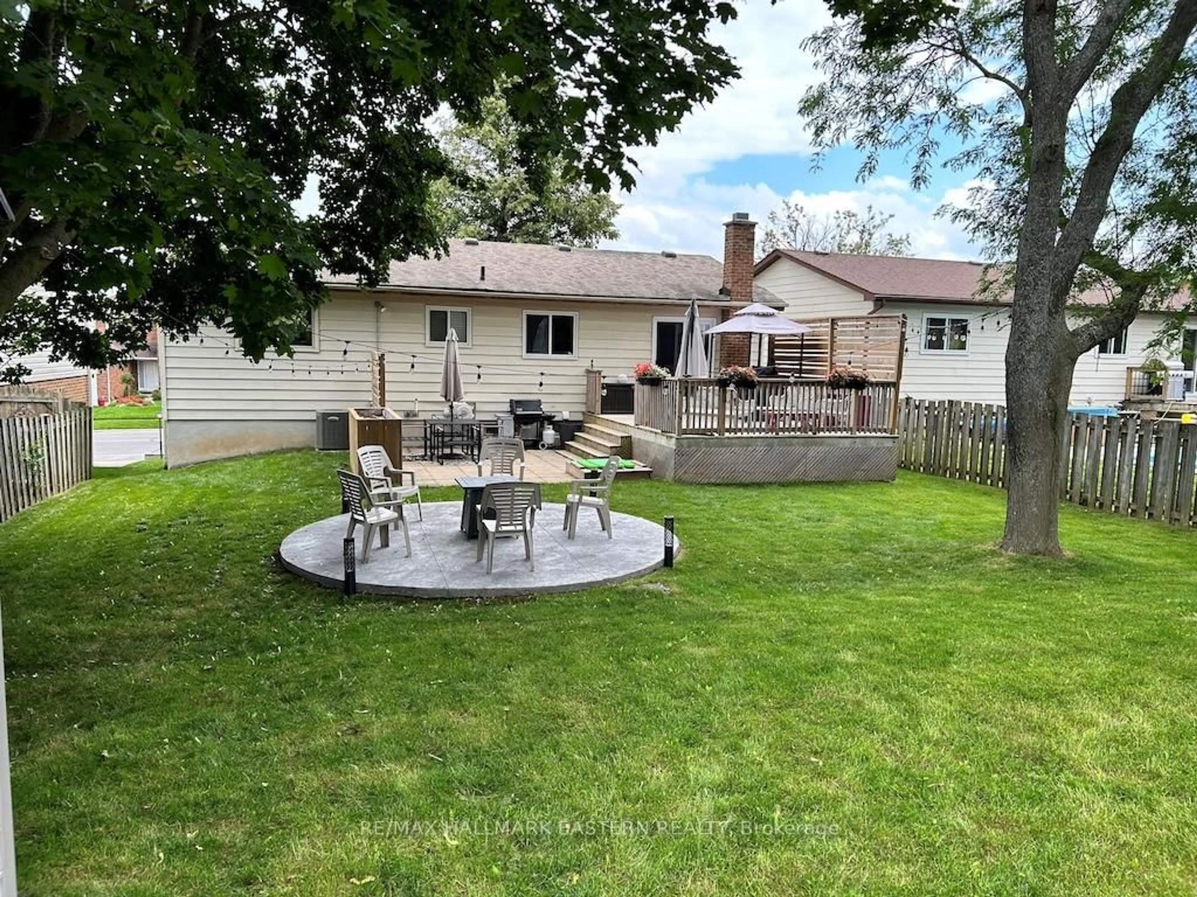 Patio, street for 2312 Kawartha Heights Blvd, Peterborough Ontario K9K 1S5