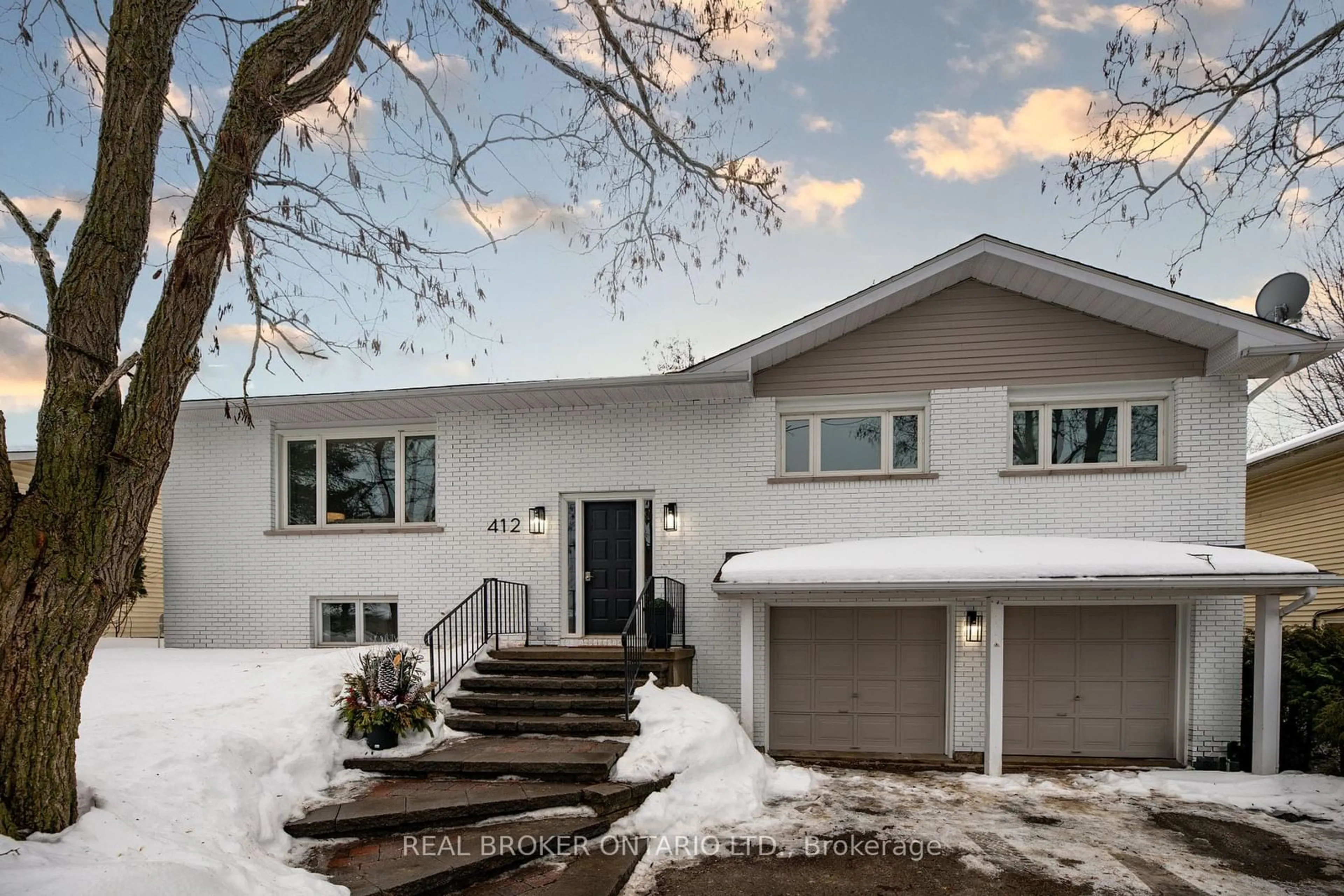 Home with vinyl exterior material, street for 412 Main St St, Merrickville-Wolford Ontario K0G 1N0