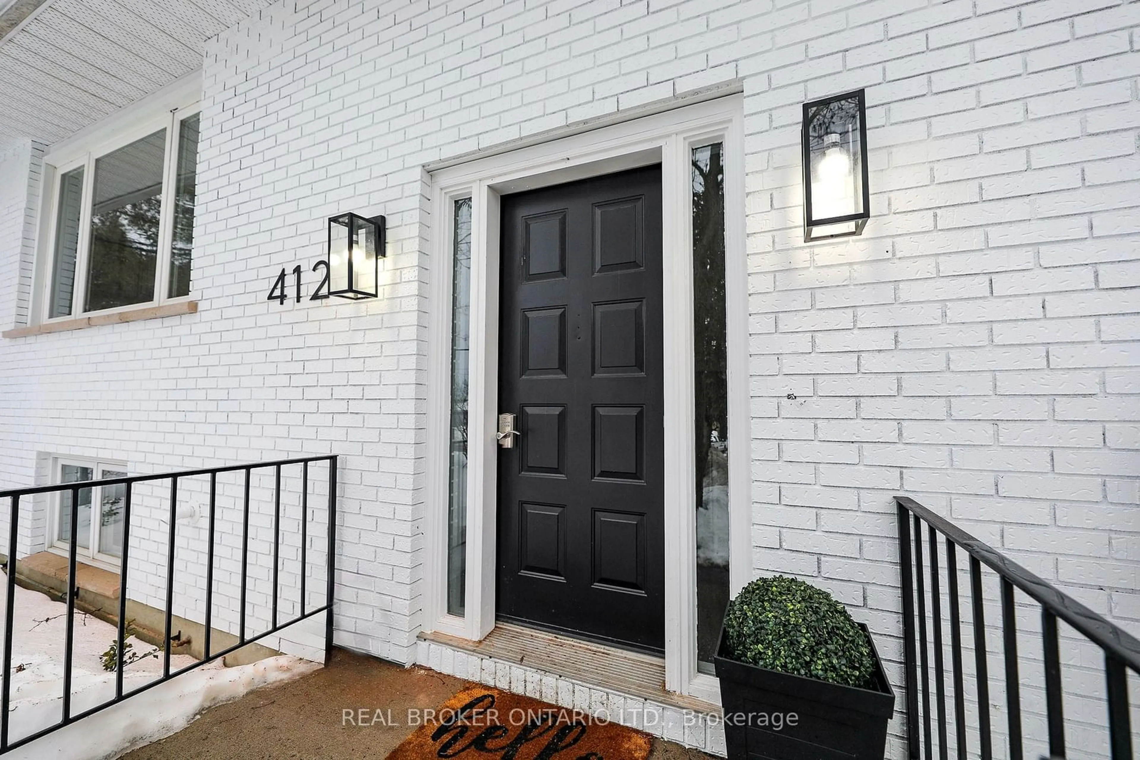 Indoor entryway for 412 Main St St, Merrickville-Wolford Ontario K0G 1N0