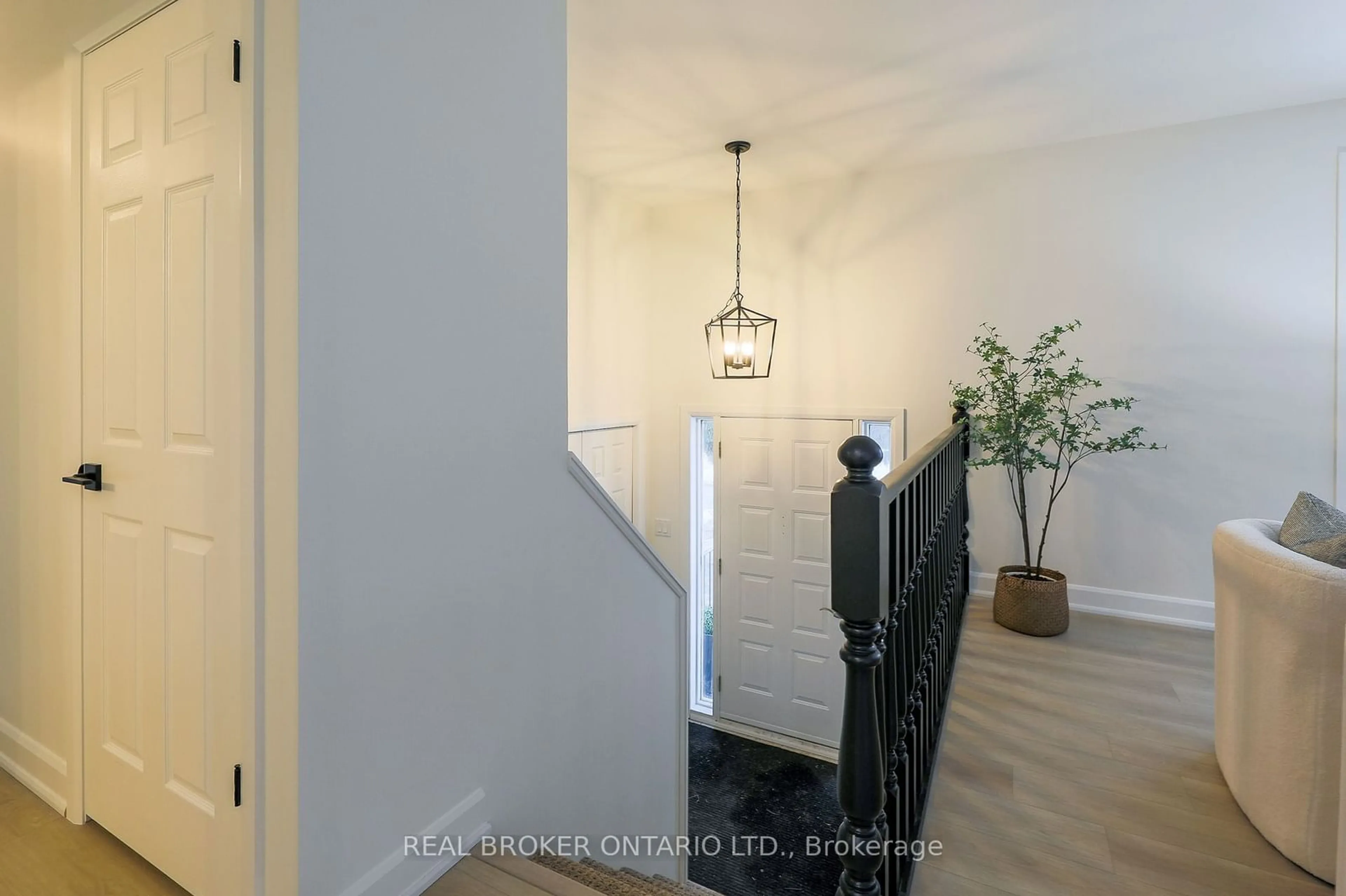 Indoor entryway for 412 Main St St, Merrickville-Wolford Ontario K0G 1N0