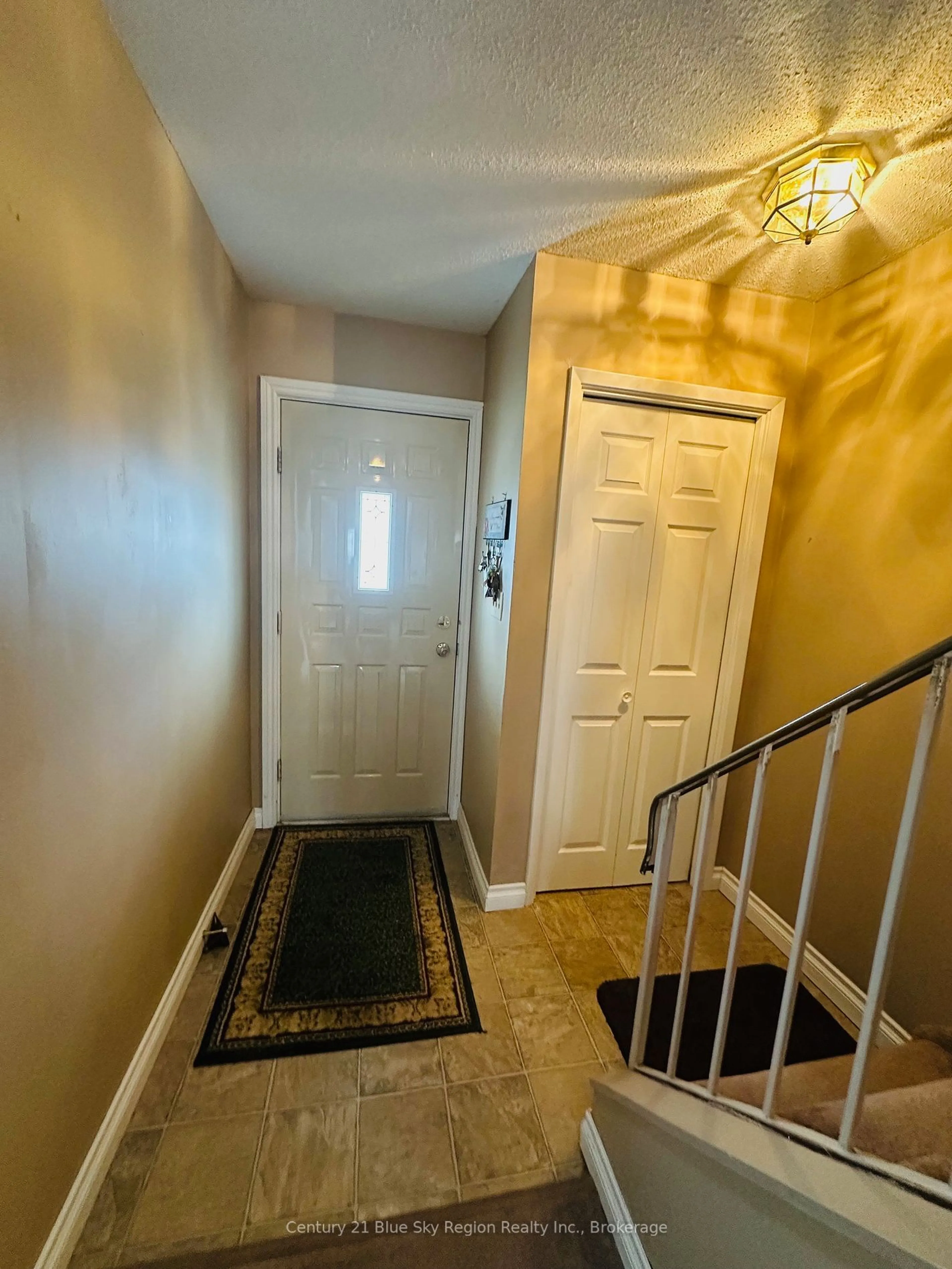 Indoor entryway for 450 Lakeshore Dr #B1, North Bay Ontario P1A 2E1