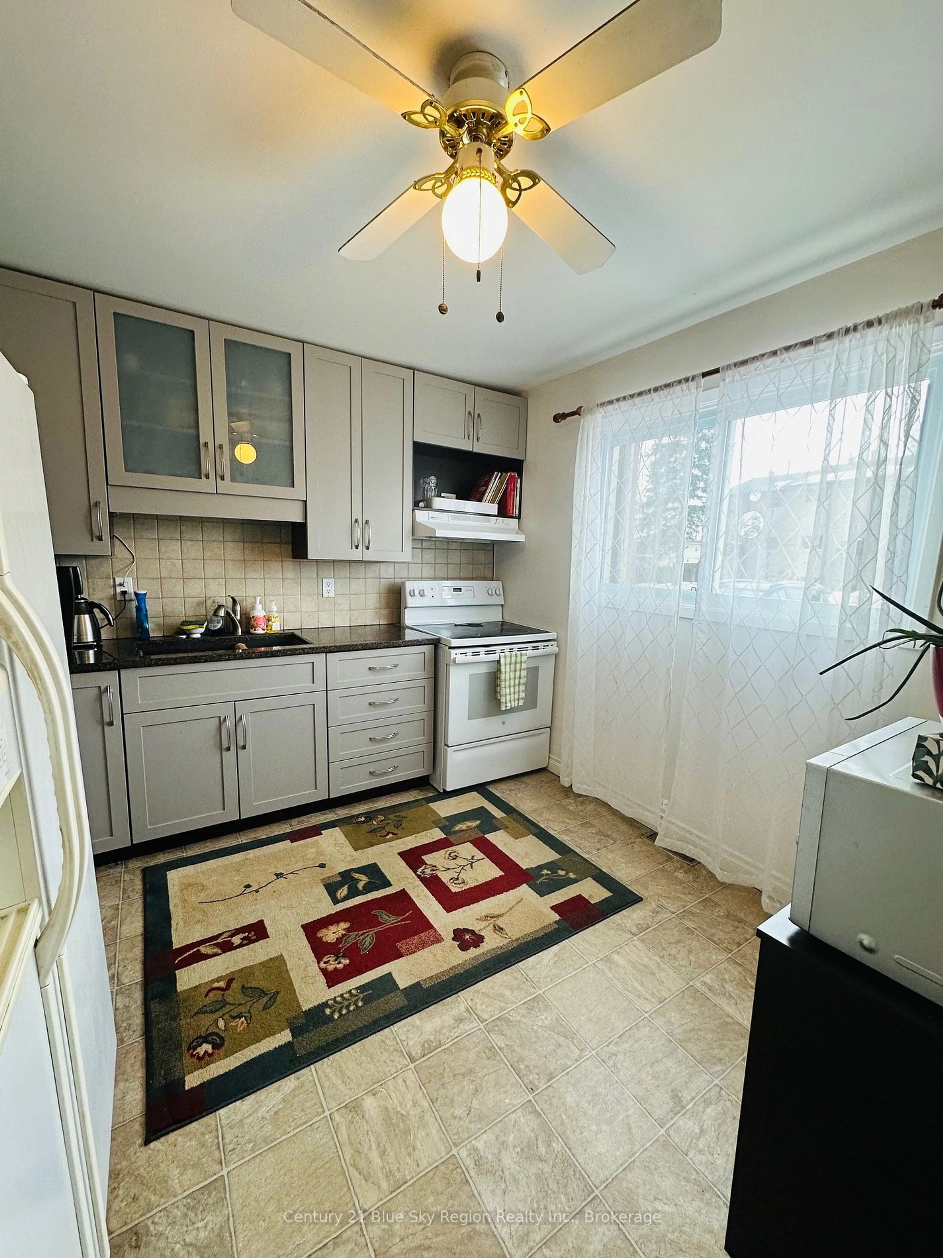 Standard kitchen, ceramic/tile floor for 450 Lakeshore Dr #B1, North Bay Ontario P1A 2E1