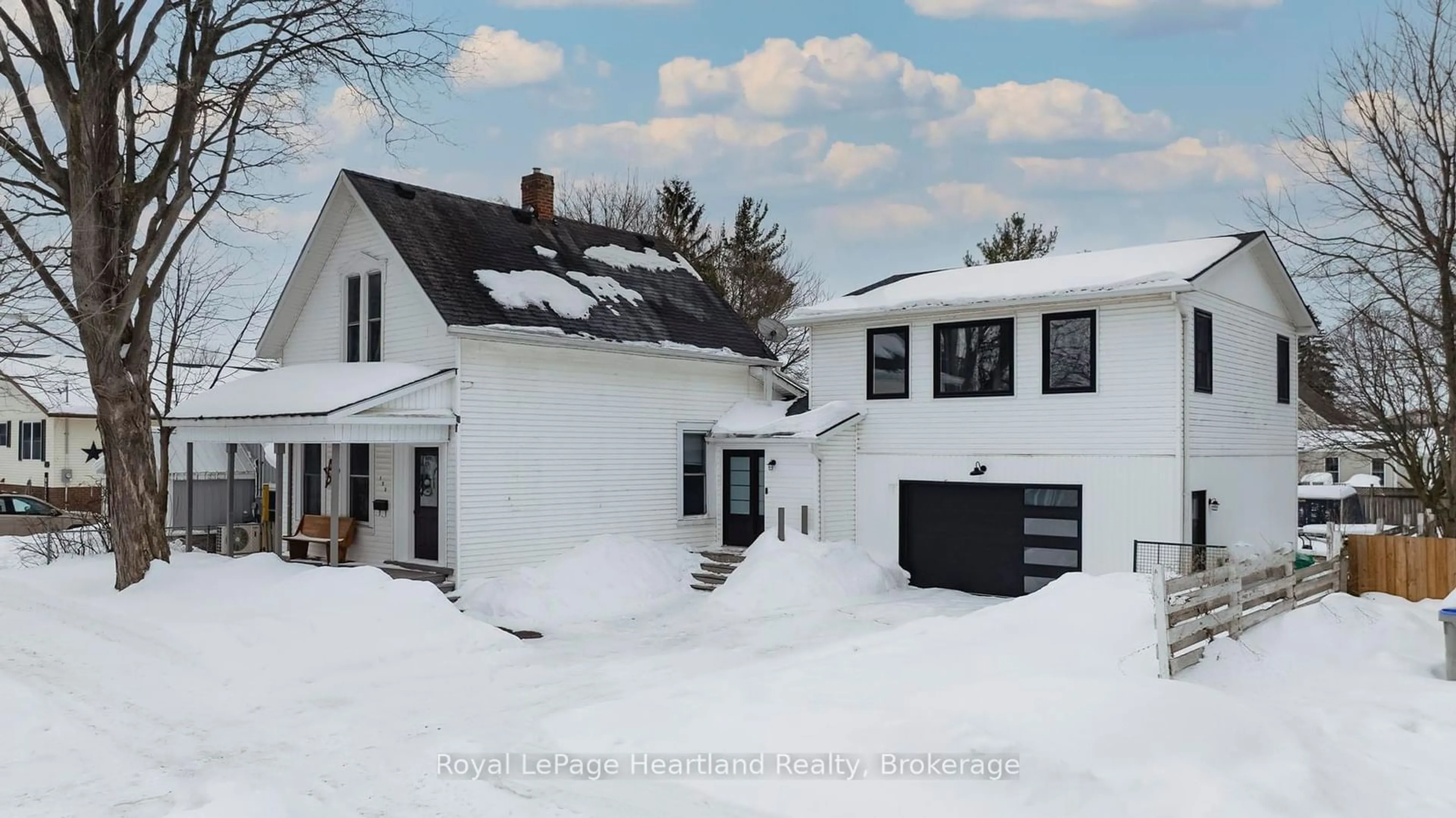 A pic from outside/outdoor area/front of a property/back of a property/a pic from drone, street for 150 Palmerston St, Goderich Ontario N7A 3E8