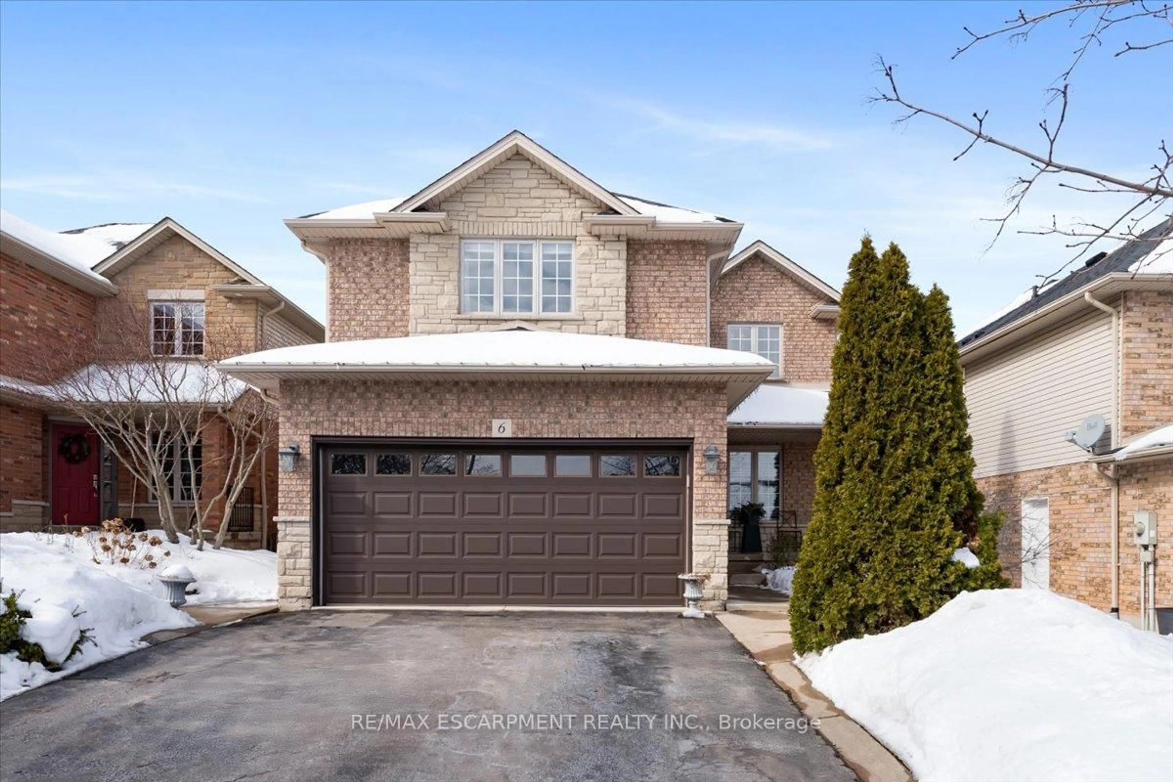 Home with brick exterior material, street for 6 Tamarack Crt, Grimsby Ontario L3M 5M2