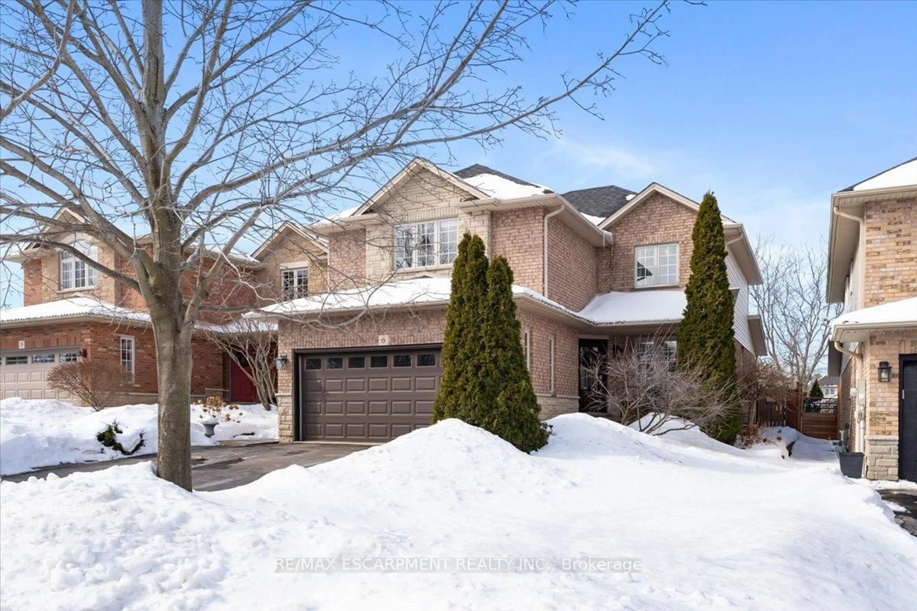 Home with brick exterior material, street for 6 Tamarack Crt, Grimsby Ontario L3M 5M2