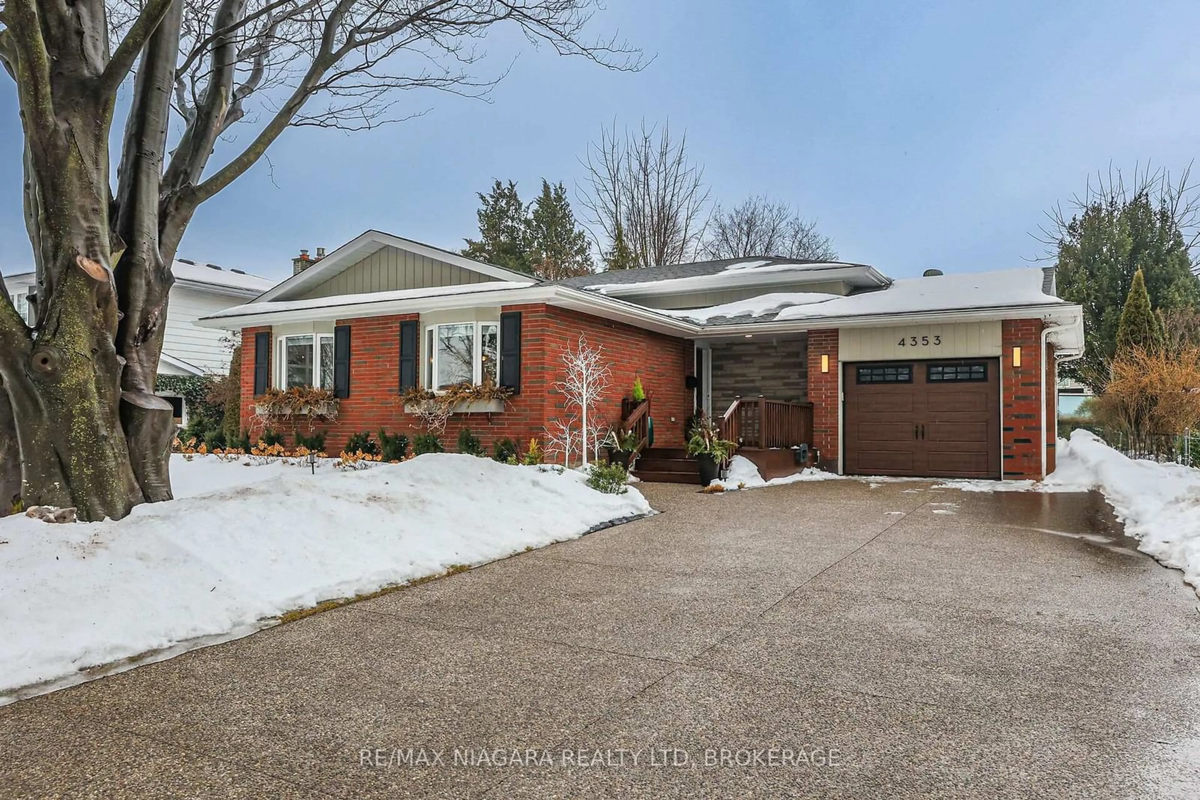 Home with brick exterior material, street for 4353 Pettit Ave, Niagara Falls Ontario L2E 6K9