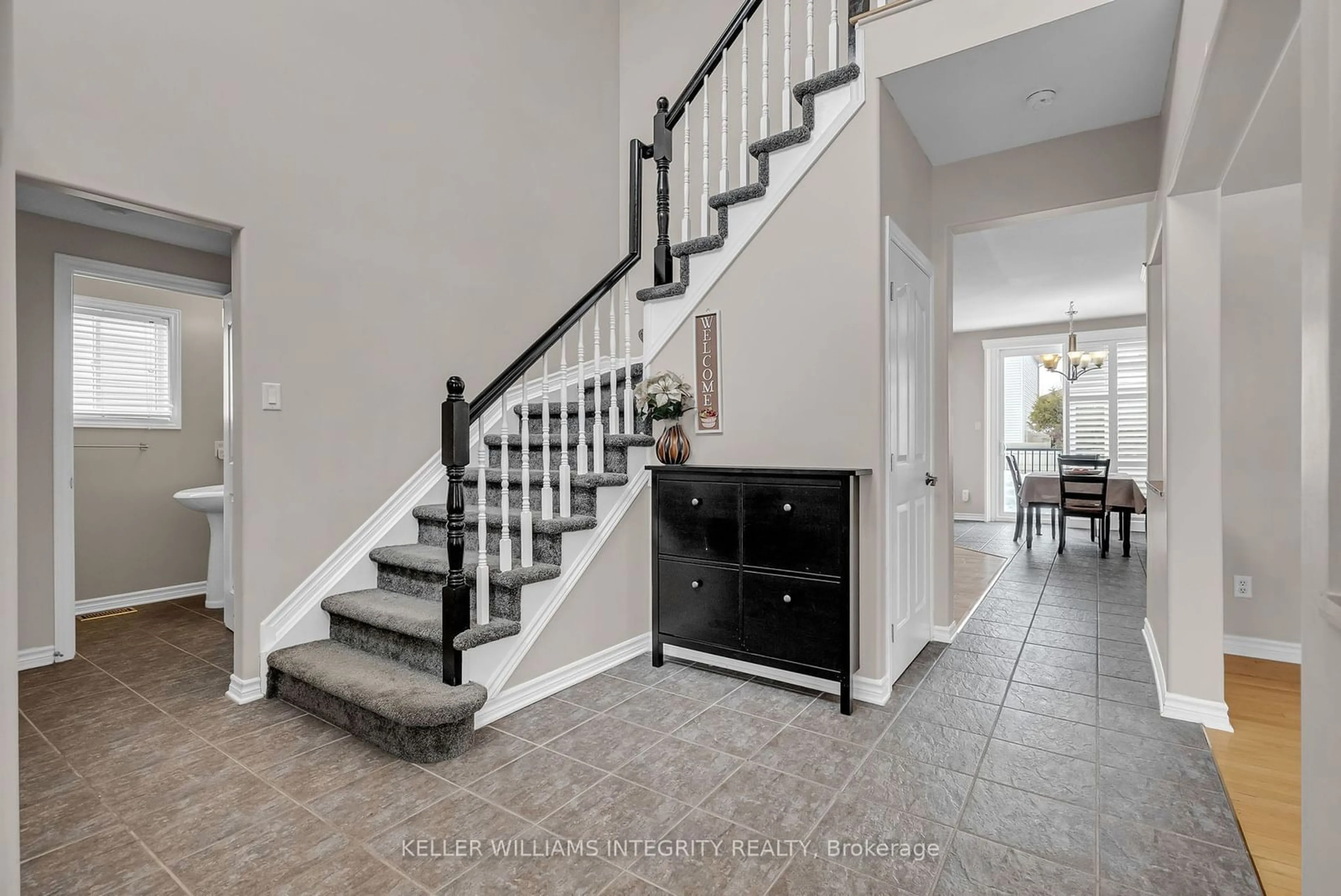 Indoor entryway for 745 Vermillion Dr, Blossom Park - Airport and Area Ontario K1V 1V8