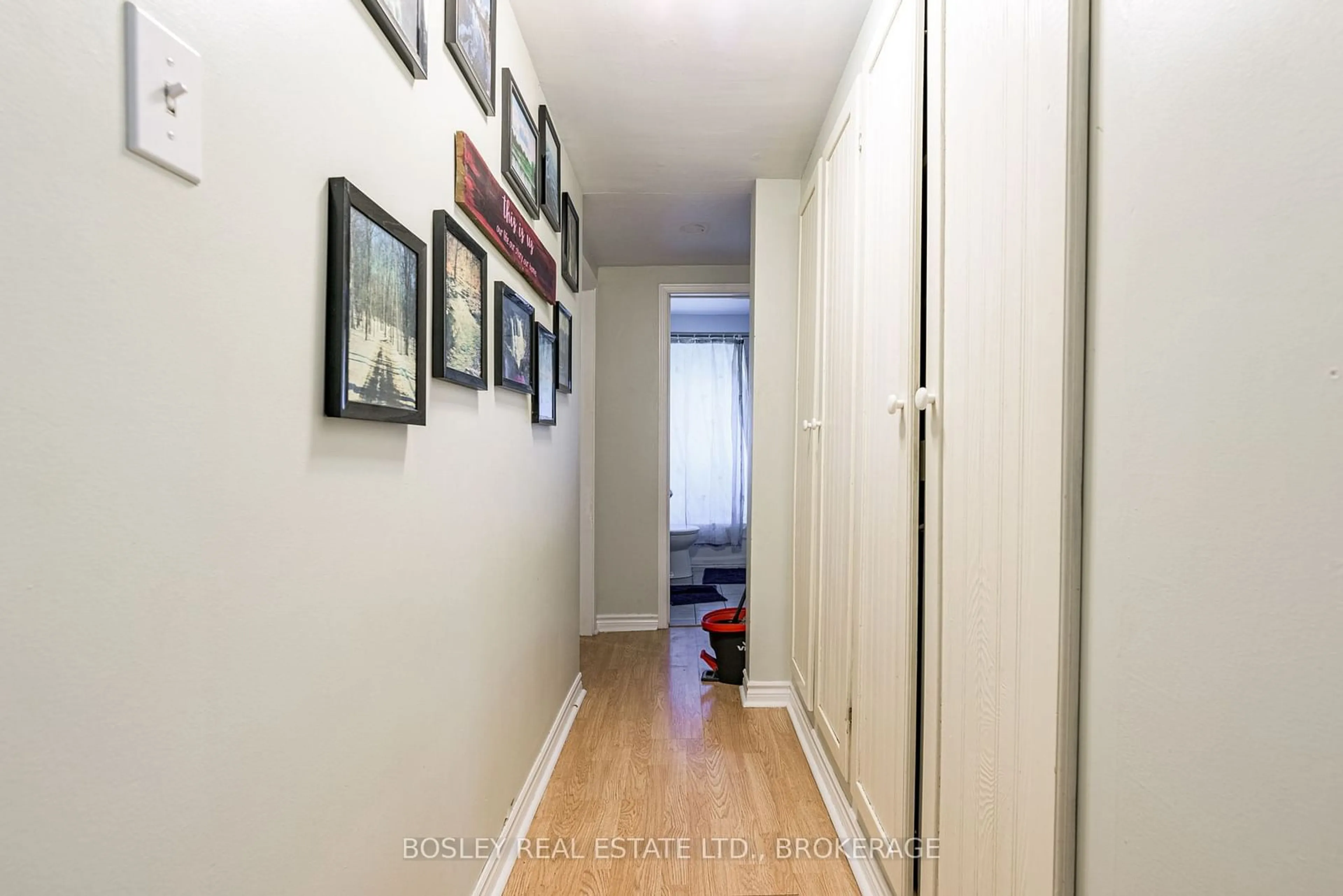 Indoor entryway for 17 MCCALLA Dr, St. Catharines Ontario L2N 1A1