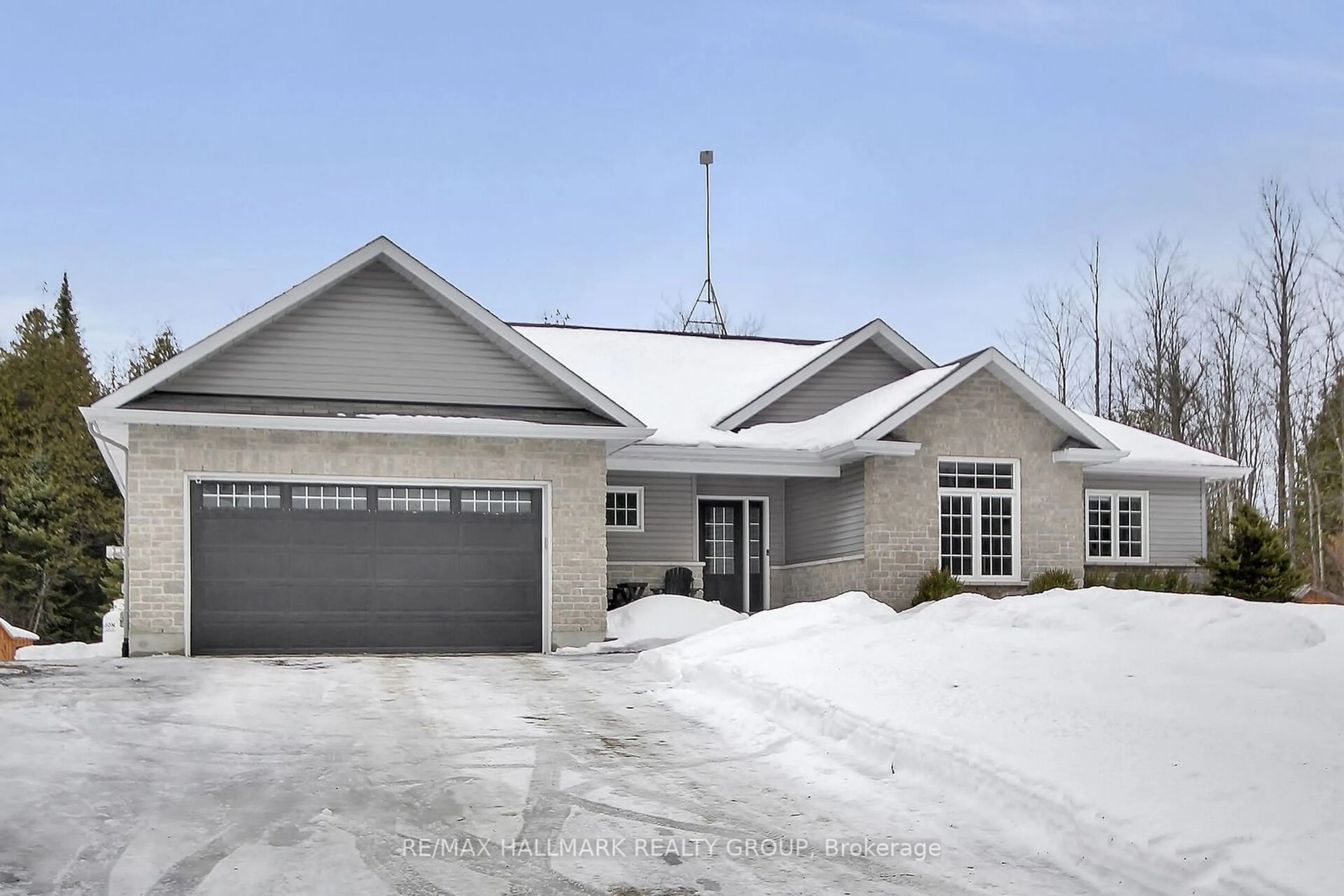 Indoor garage for 708 Deertail Lane, Carp - Huntley Ward Ontario K0A 1L0